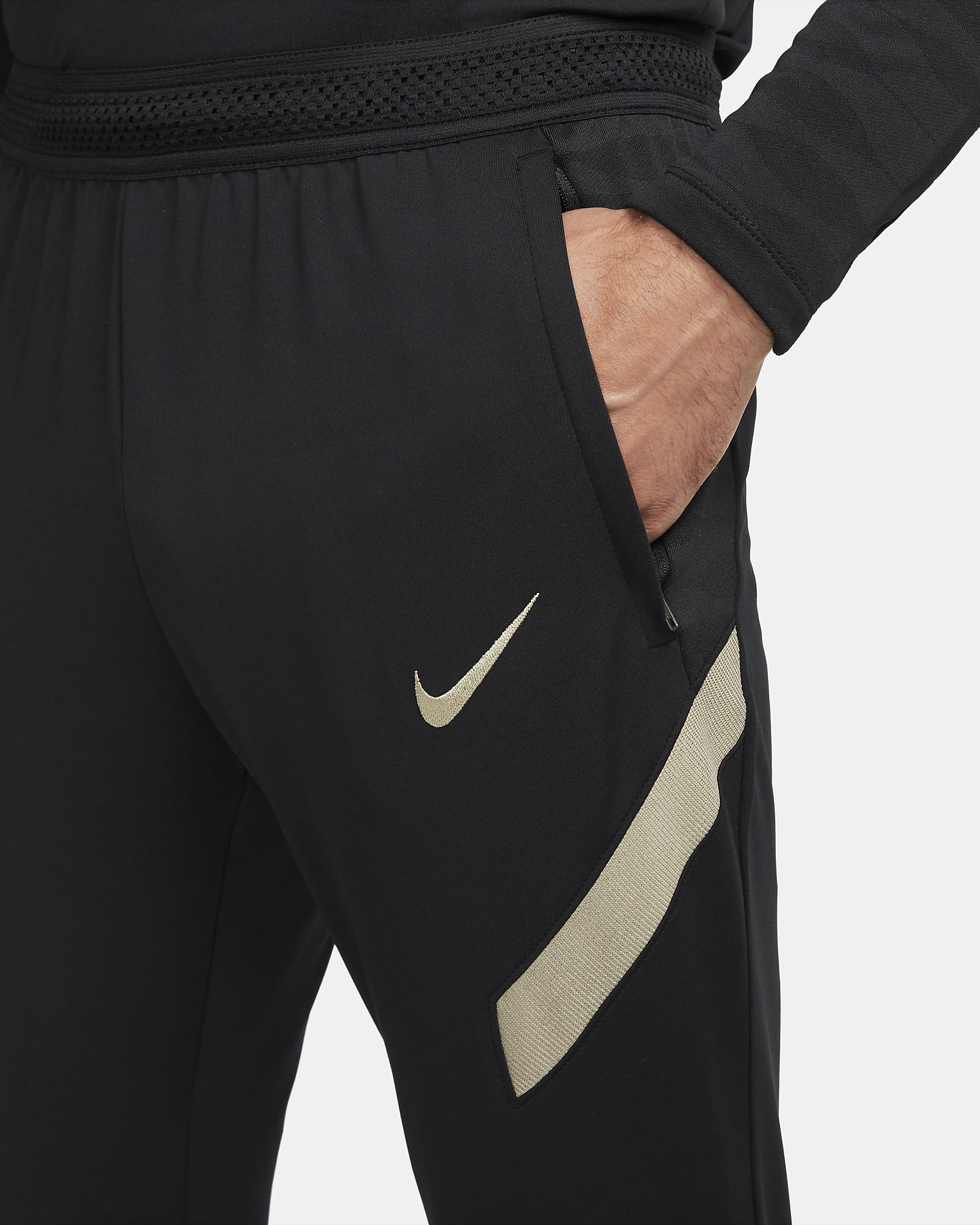 Liverpool FC Strike Men's Knit Soccer Pants. Nike.com