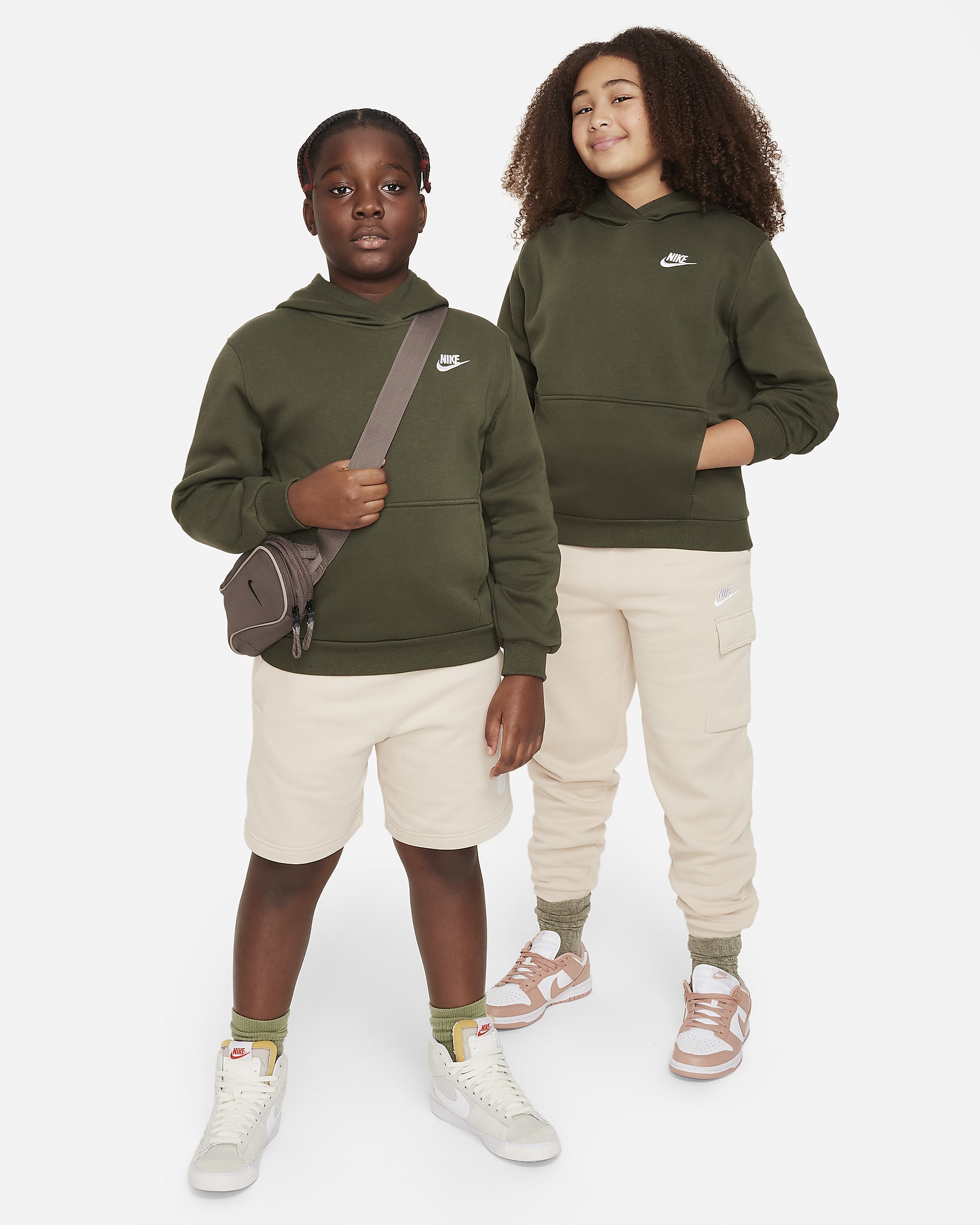 Sudadera con gorro sin cierre para niños talla grande (talla amplia) Nike Sportswear Club Fleece - Caqui militar/Blanco