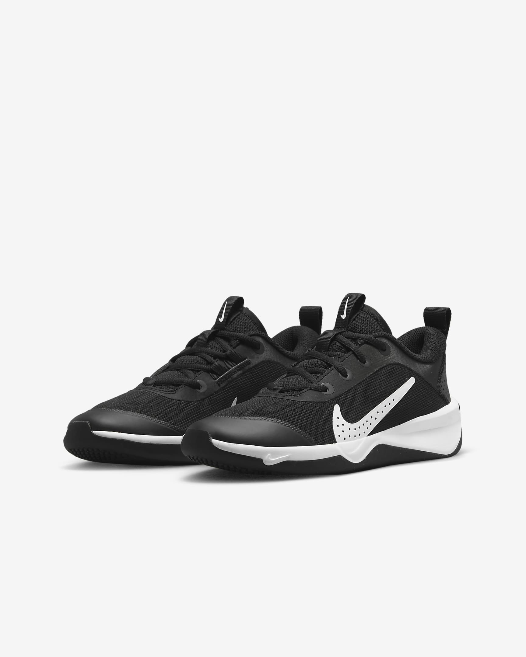 Nike Omni Multi-Court Older Kids' Indoor Court Shoes - Black/White