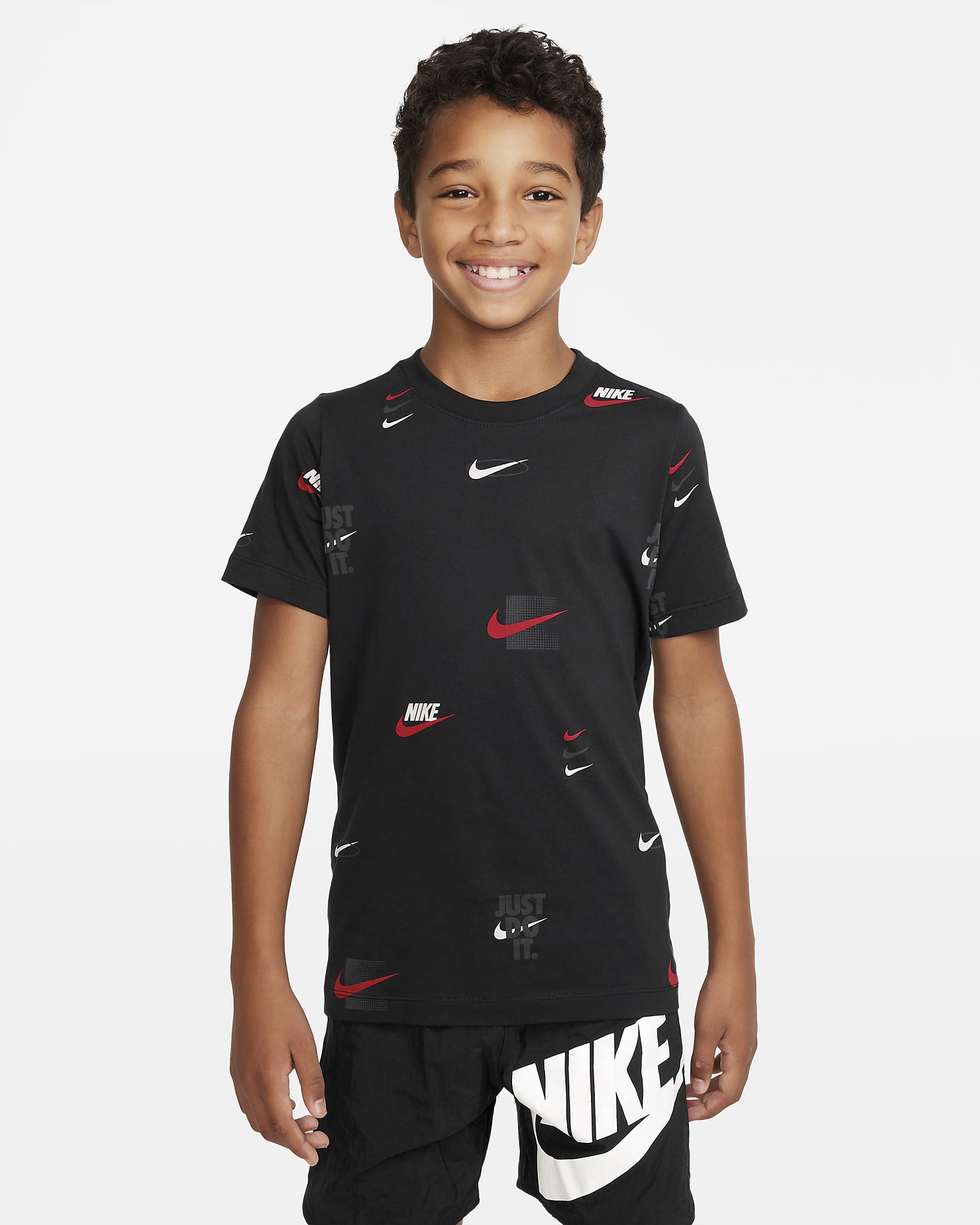 Nike Sportswear Big Kids' (Boys') T-Shirt - Black