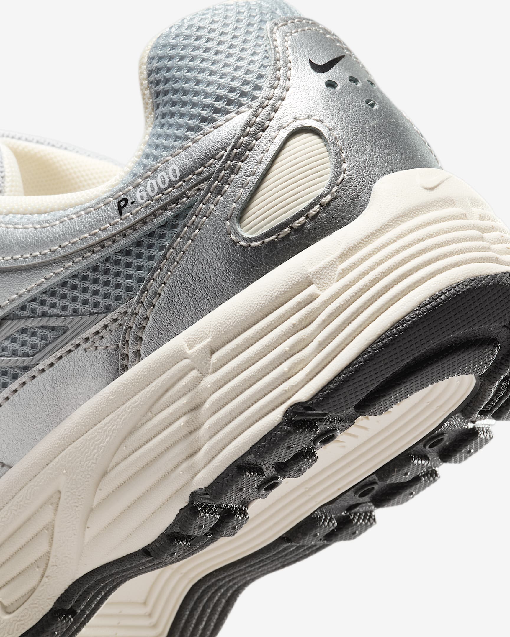 Nike P-6000 大童鞋款 - Metallic Silver/黑色/Pale Ivory/Metallic Silver