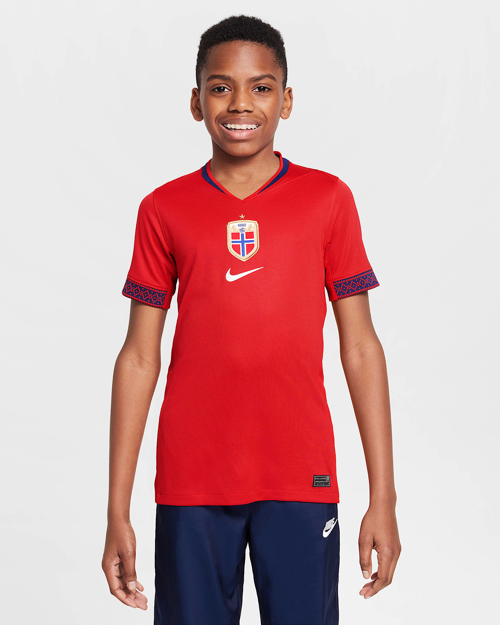 Norway 2025 Stadium Home (kvindehold) Nike Dri-FIT Replica-fodboldspillertrøje til større børn - University Red/Blue Void/hvid