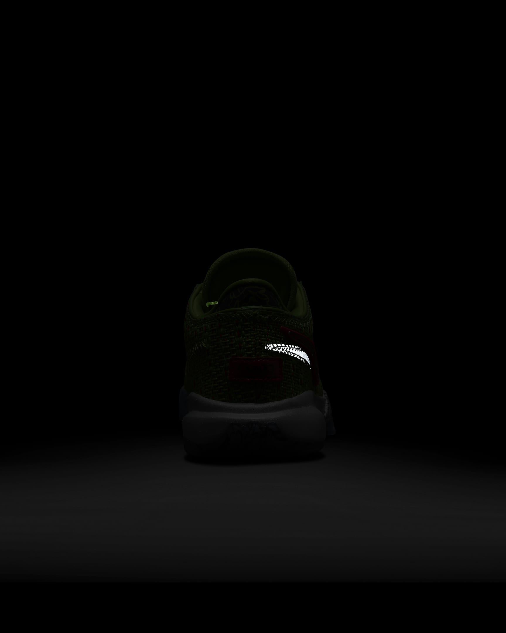 LeBron XX 'Stocking Stuffer' Older Kids' Basketball Shoes. Nike PT