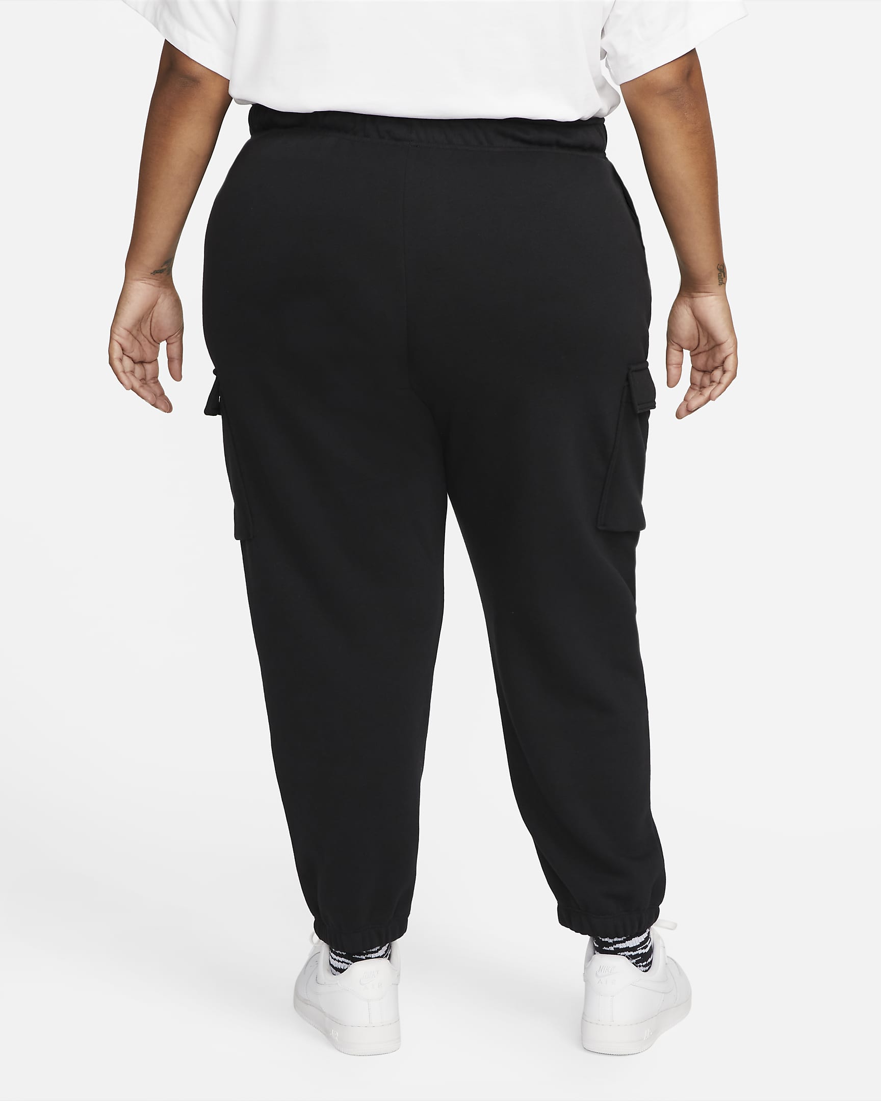 Nike Sportswear Club Fleece Women's Mid-Rise Oversized Cargo Sweatpants (Plus Size) - Black/White