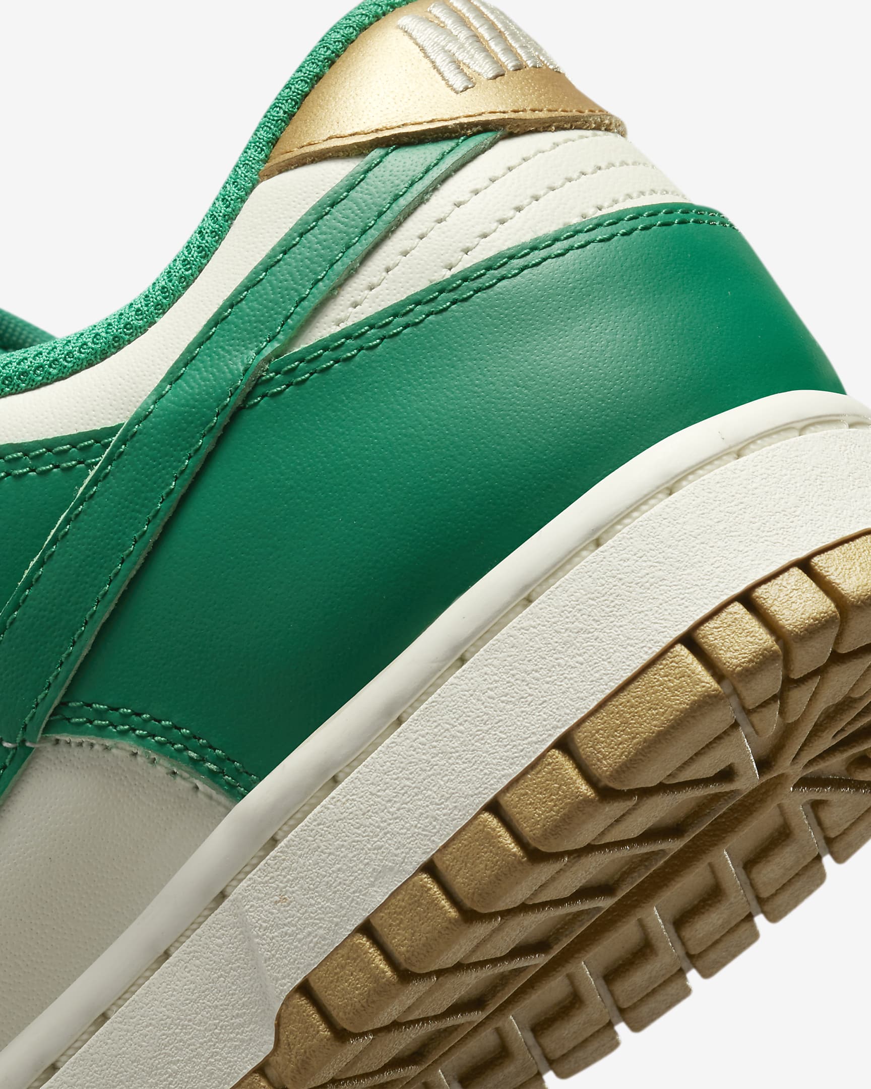 Nike Dunk Low Women's Shoes. Nike IE