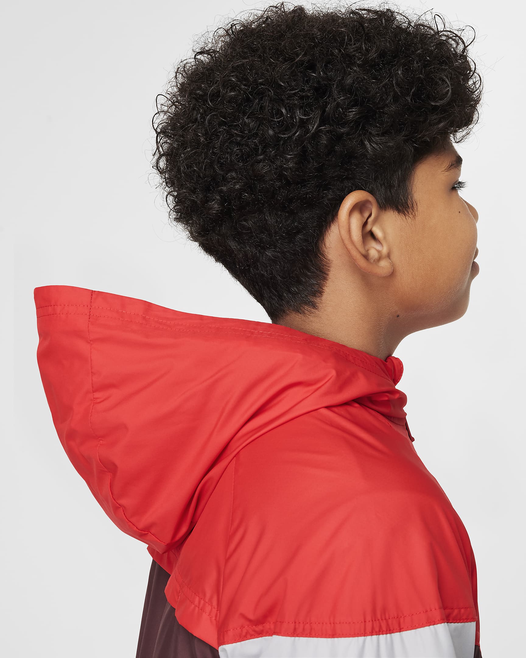 Chamarra Repel con gorro para niños talla grande (talla amplia) Nike Sportswear Windrunner - Rojo universitario/Burdeos enérgico/Gris humo claro/Blanco