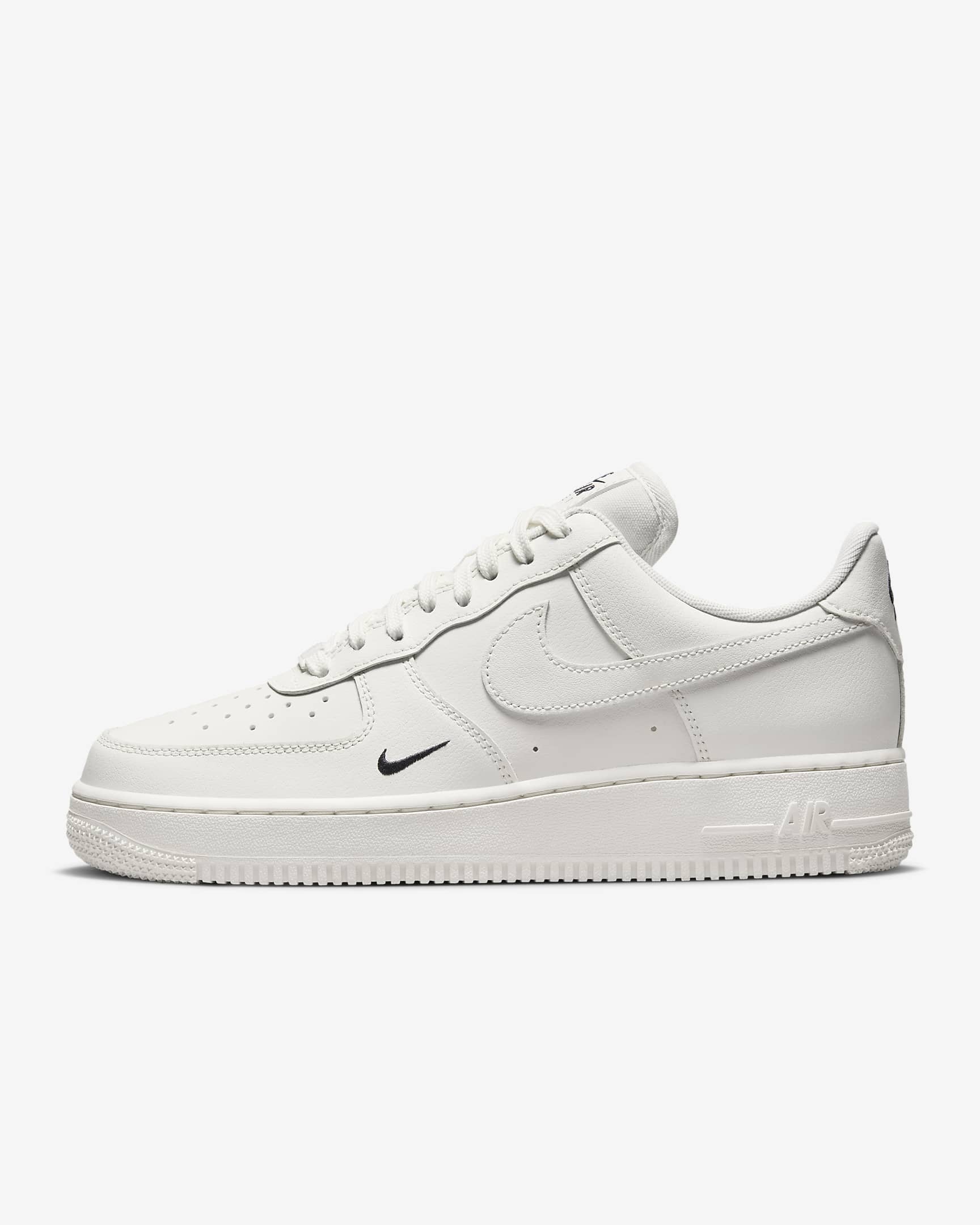 รองเท้าผู้หญิง Nike Air Force 1 ’07 Essential - Sail/ดำ/Sail