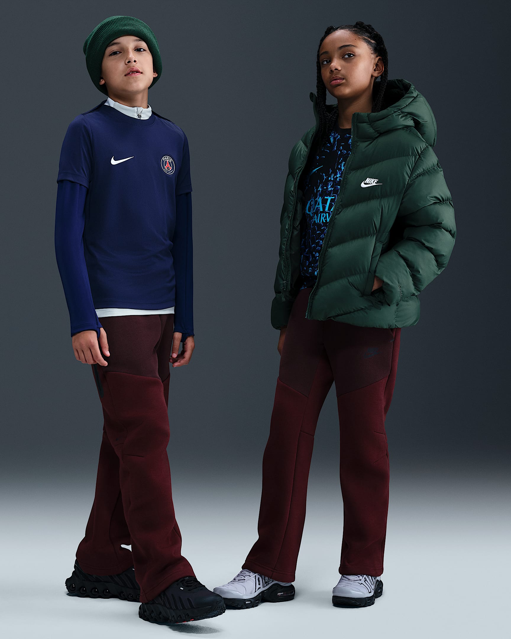 Nike Sportswear Tech Fleece Hose mit offenem Saum für ältere Kinder (Jungen) - Dark Team Red/Schwarz/Schwarz