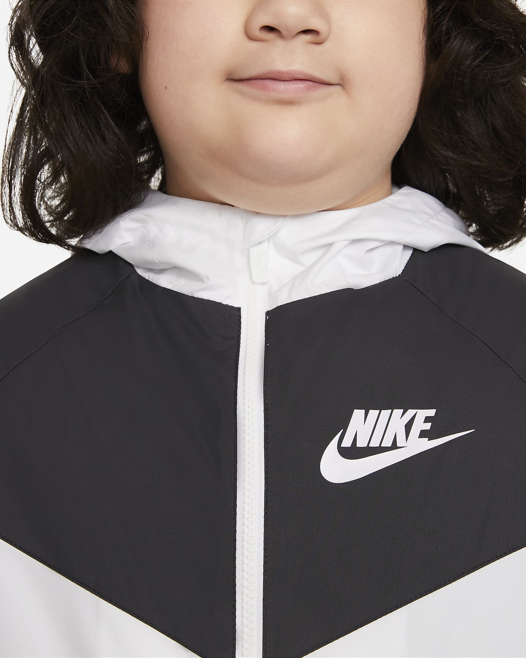 Nike Sportswear Windrunner Kalçaya Kadar İnen Bol Kesimli Genç Çocuk (Erkek) Ceketi (Geniş Beden) - Beyaz/Siyah/Wolf Grey/Beyaz