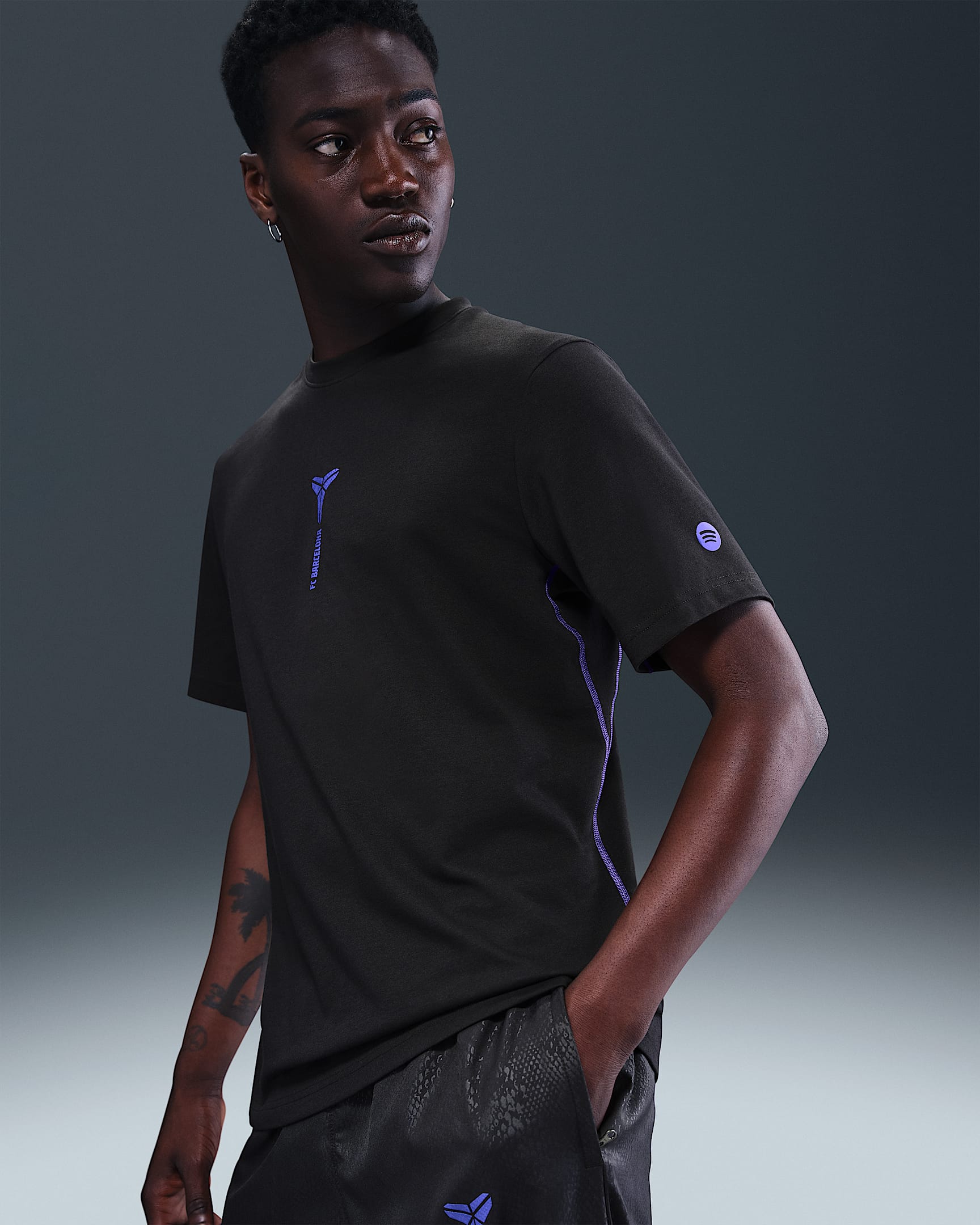 Męska koszulka piłkarska z krótkim rękawem Kobe Dri-FIT FC Barcelona Primary (wersja wyjazdowa) - Czerń/Czerń/Persian Violet/Persian Violet