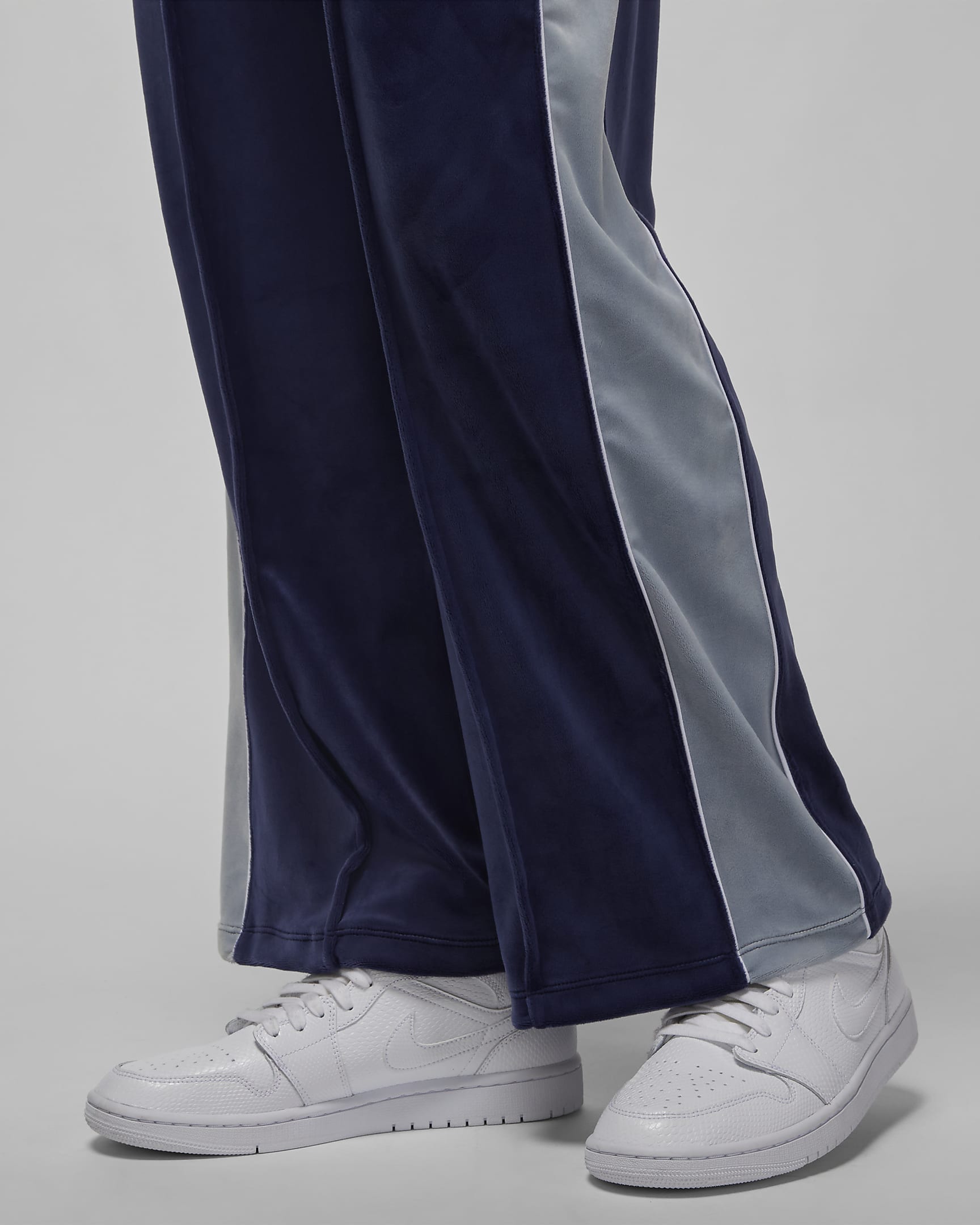 Jordan Flight Women's Velour Trousers. Nike CA