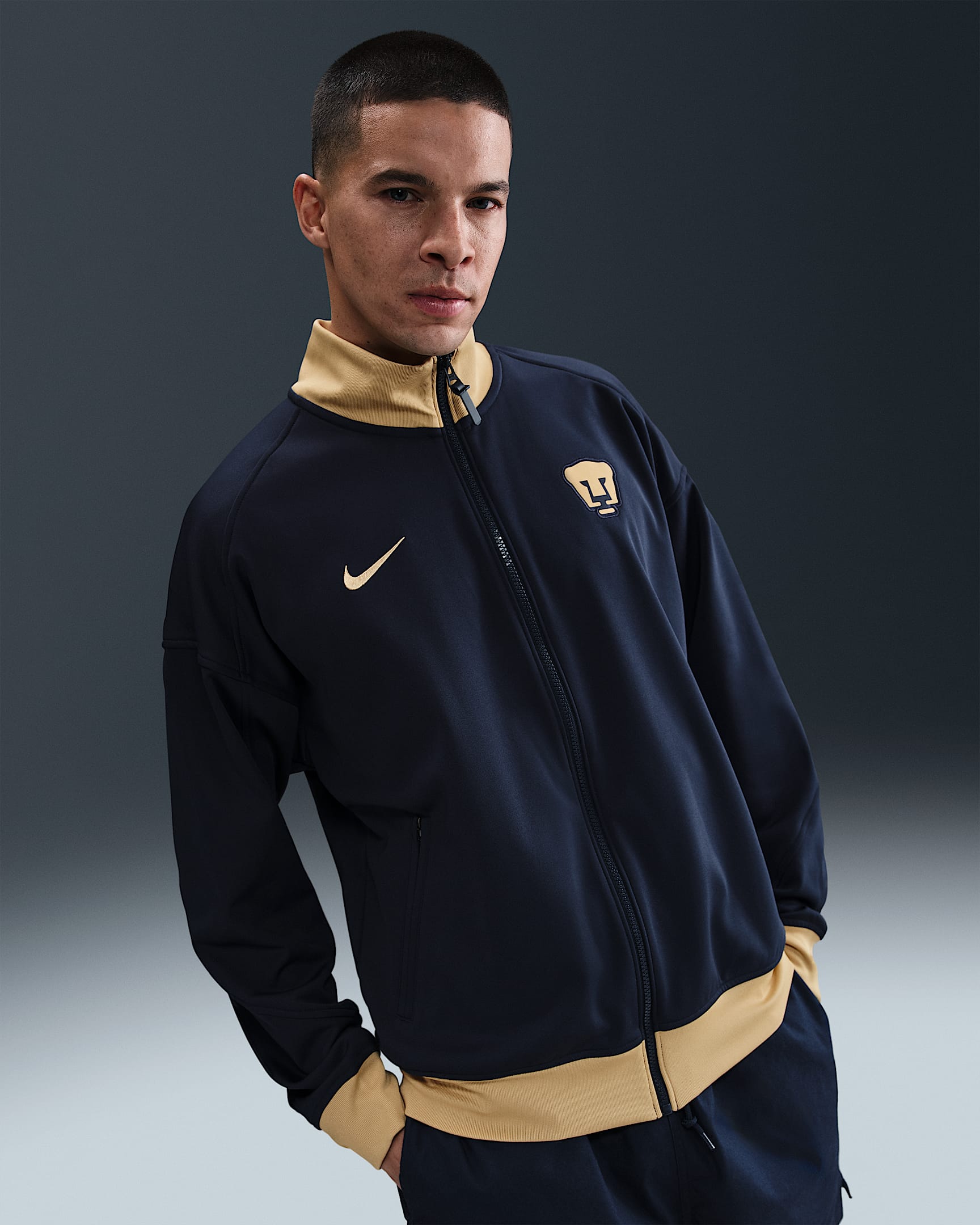 Chamarra Anthem de futbol Nike Dri-FIT para hombre Pumas UNAM Academy Pro - Obsidiana/Oro club