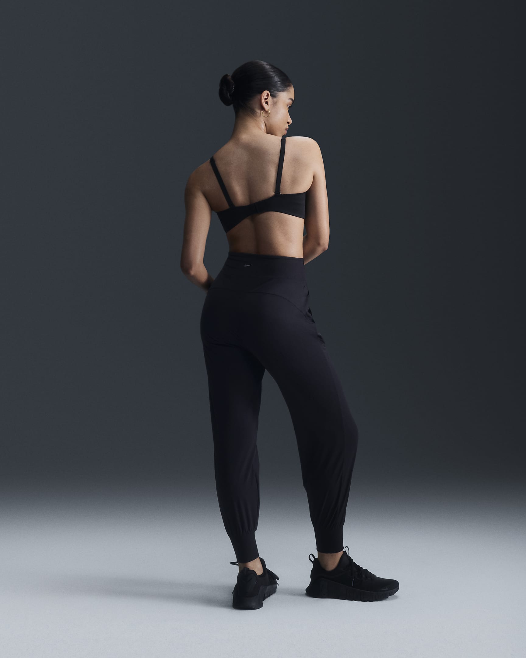 Brassière de sport rembourrée et convertible à maintien léger Nike Alate Minimalist pour femme - Noir/Cool Grey