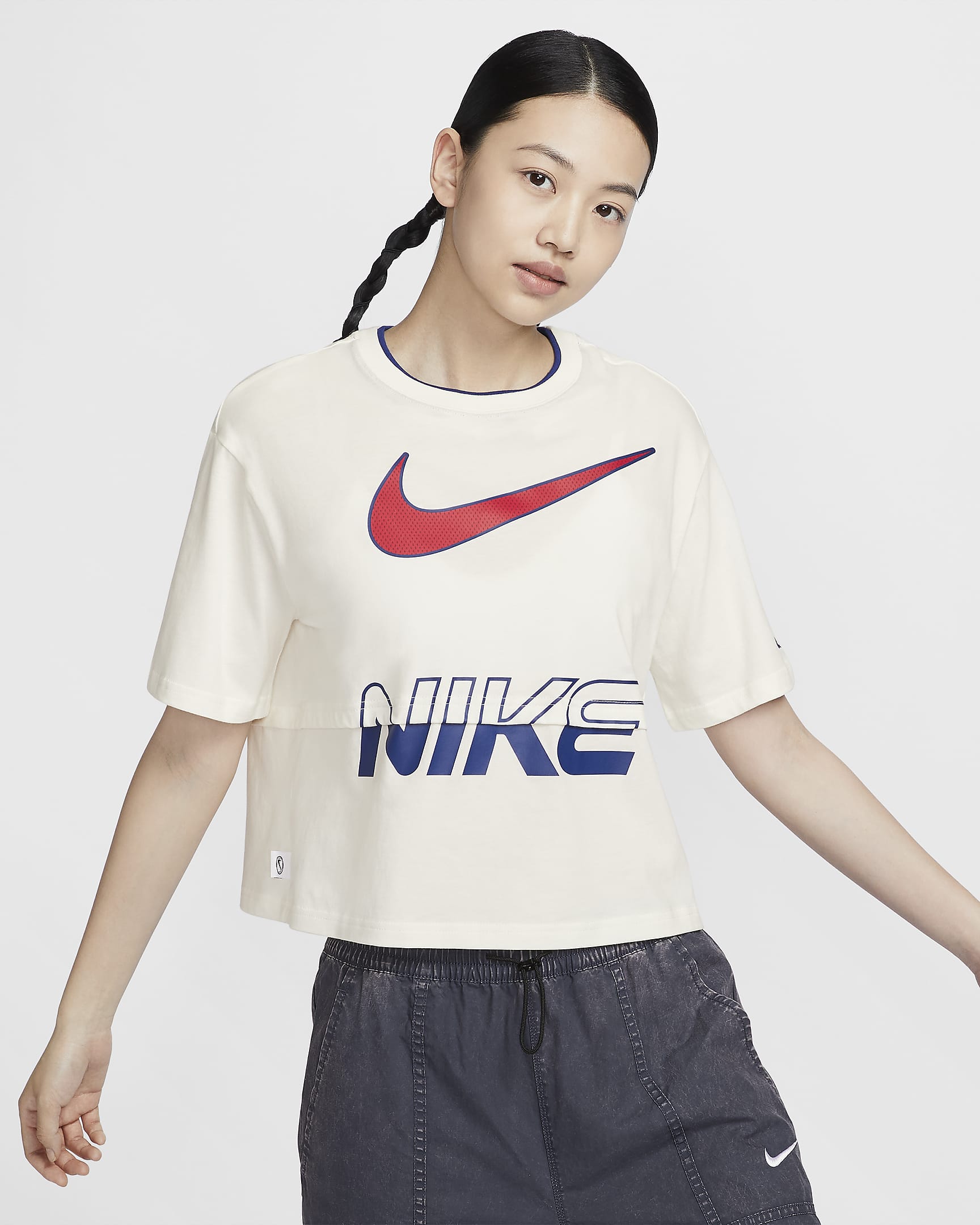 เสื้อแขนสั้นผู้หญิง Nike Sportswear - Sail