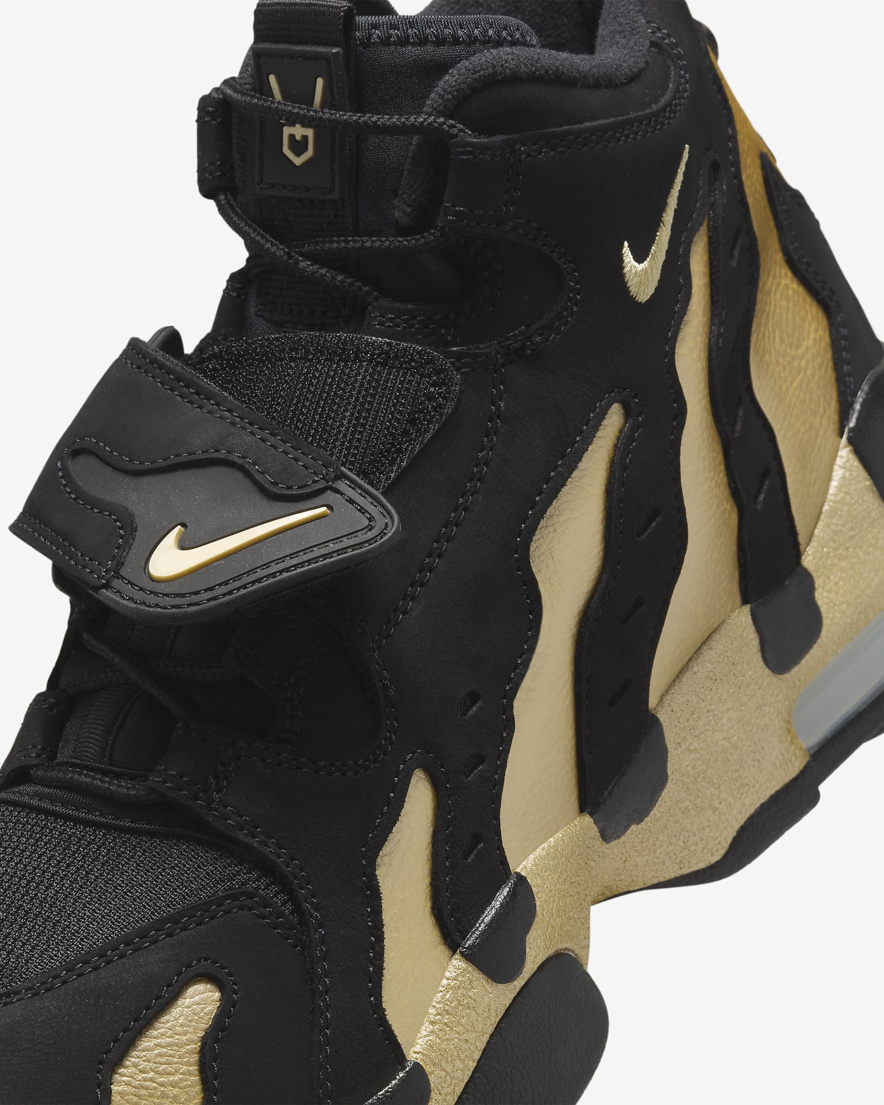 Nike Air DT Max '96 Men's Shoes - Black/White/Vegas Gold