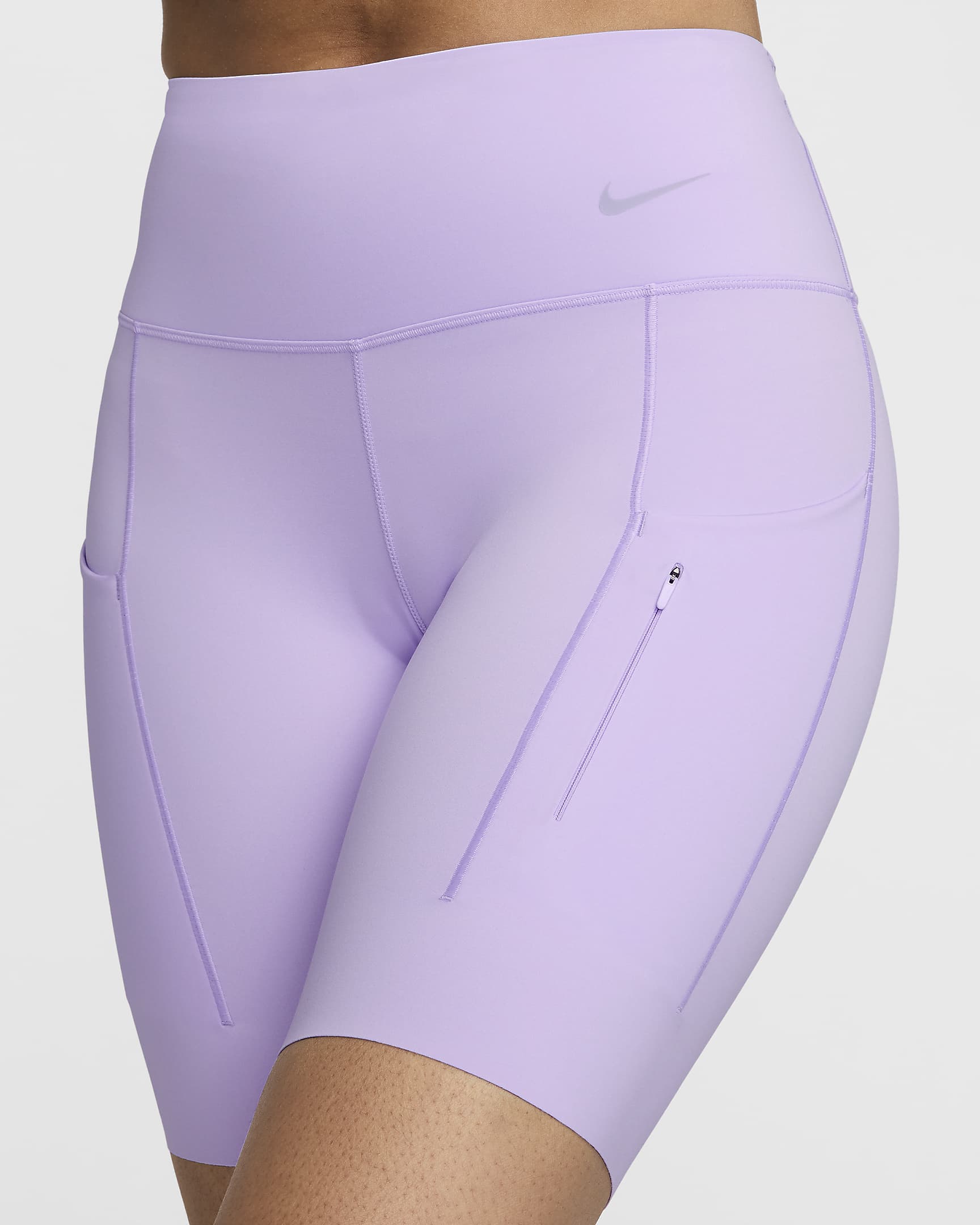 Nike Go Biker-Shorts mit starkem Halt, mittelhohem Bund und Taschen für Damen (ca. 20 cm) - Lilac Bloom/Schwarz