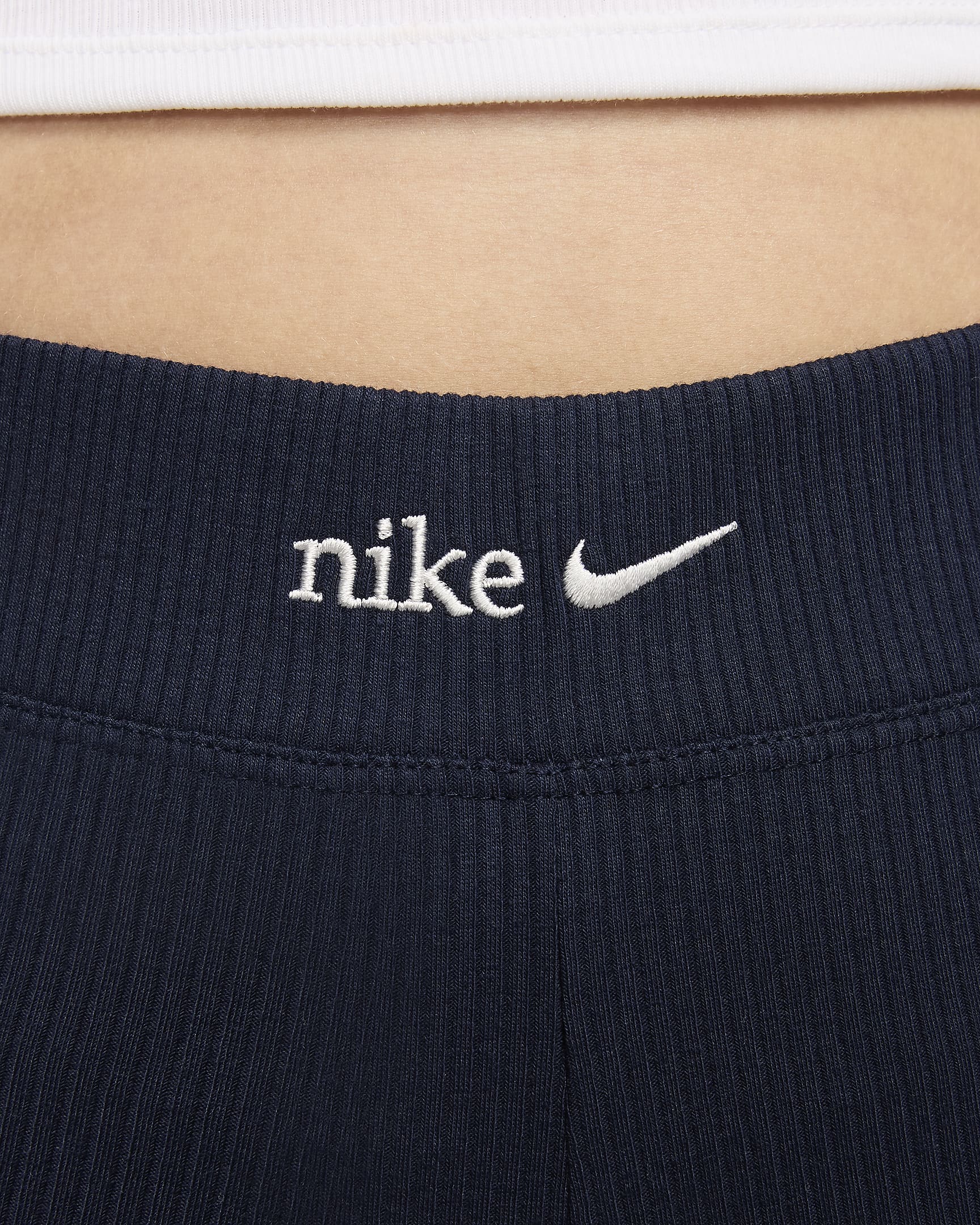 Nike Sportswear Damenhose aus Rippmaterial mit hohem Bund und ausgestelltem Bein - Obsidian