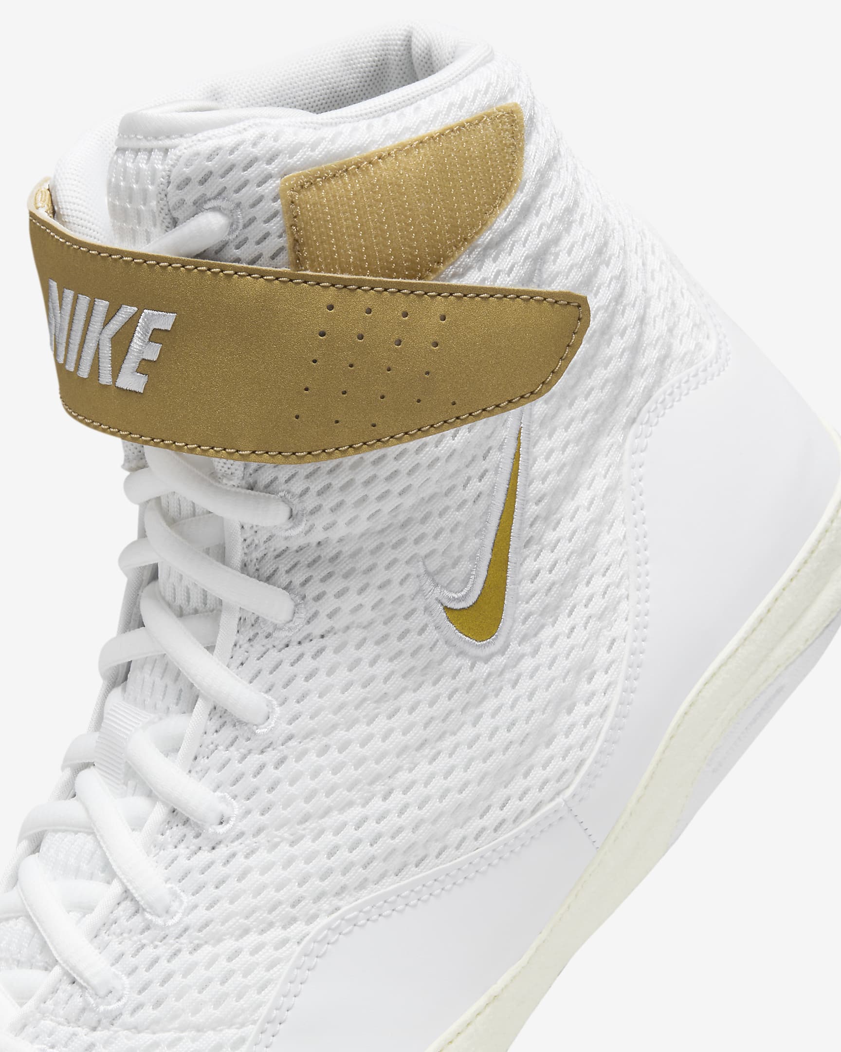 Tenis de lucha libre Nike Inflict - Blanco/Gris lobo/Oro metalizado