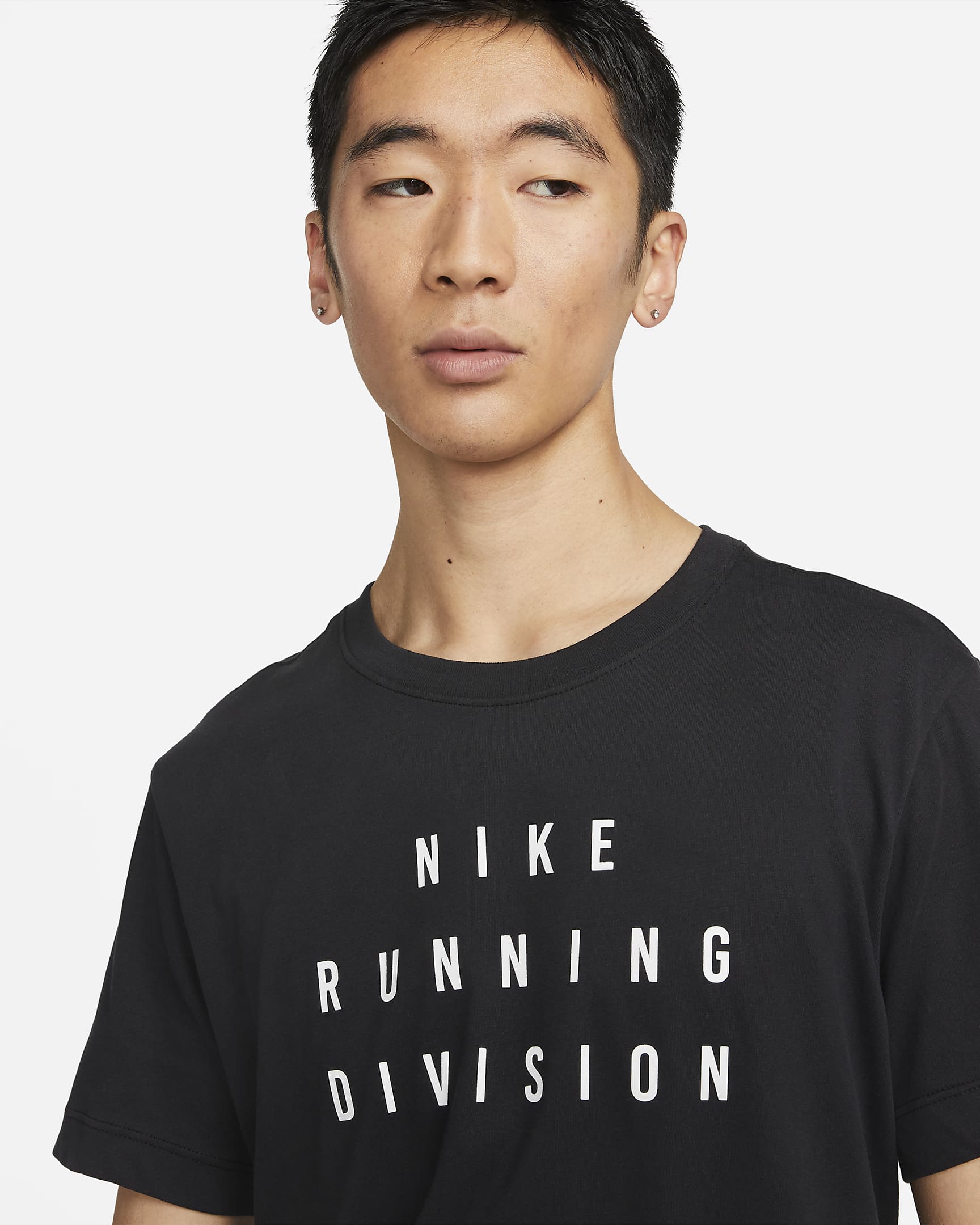 Nike DriFIT Run Division 男款跑步 T 恤。Nike TW
