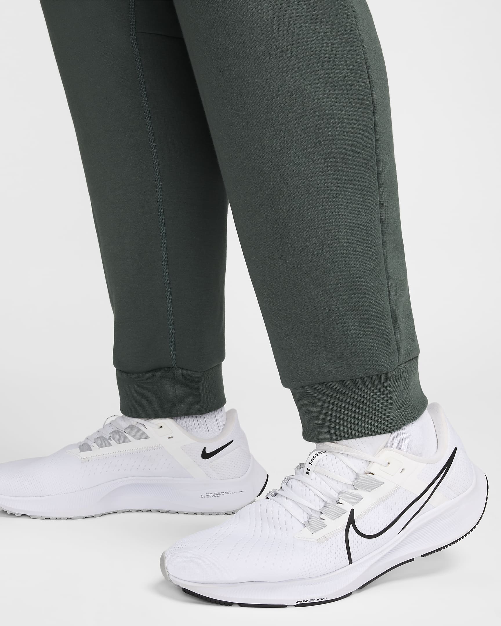 Joggers versátiles con protección UV Dri-FIT para hombre Nike Primary - Verde vintage/Verde vintage