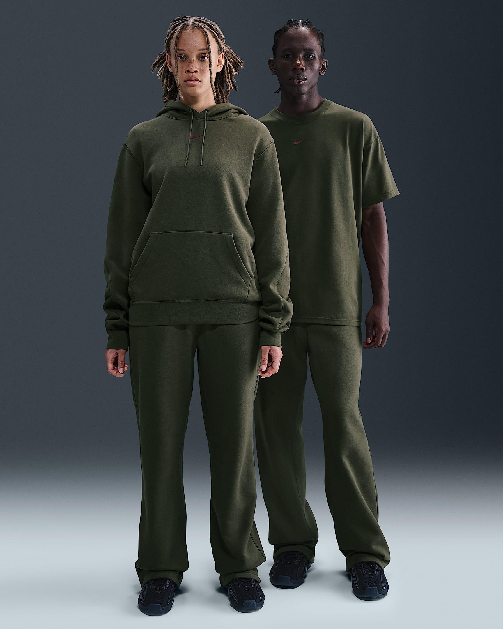 Spodnie dresowe o luźnym kroju u dołu Fleece CS NOCTA - Cargo Khaki/Cargo Khaki/Team Red