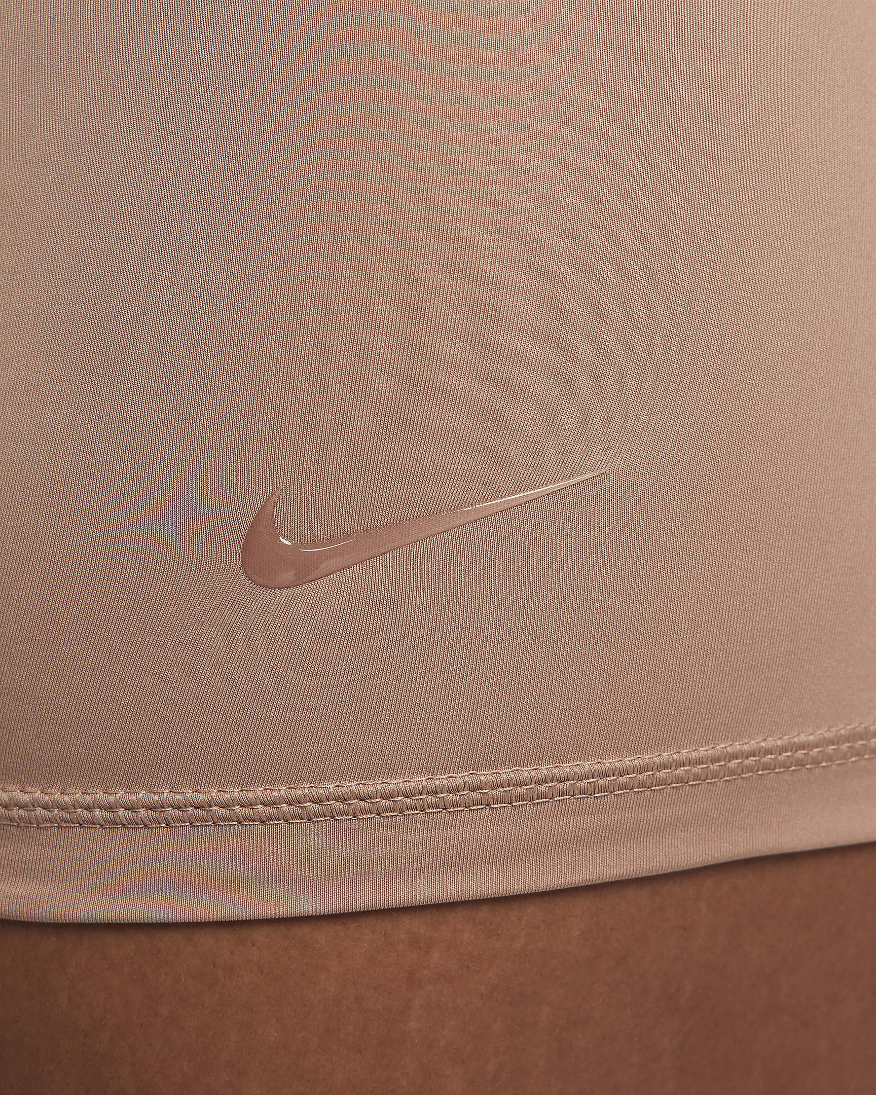 Nike Pro középmagas derekú, 8 cm-es női rövidnadrág - Desert Dust