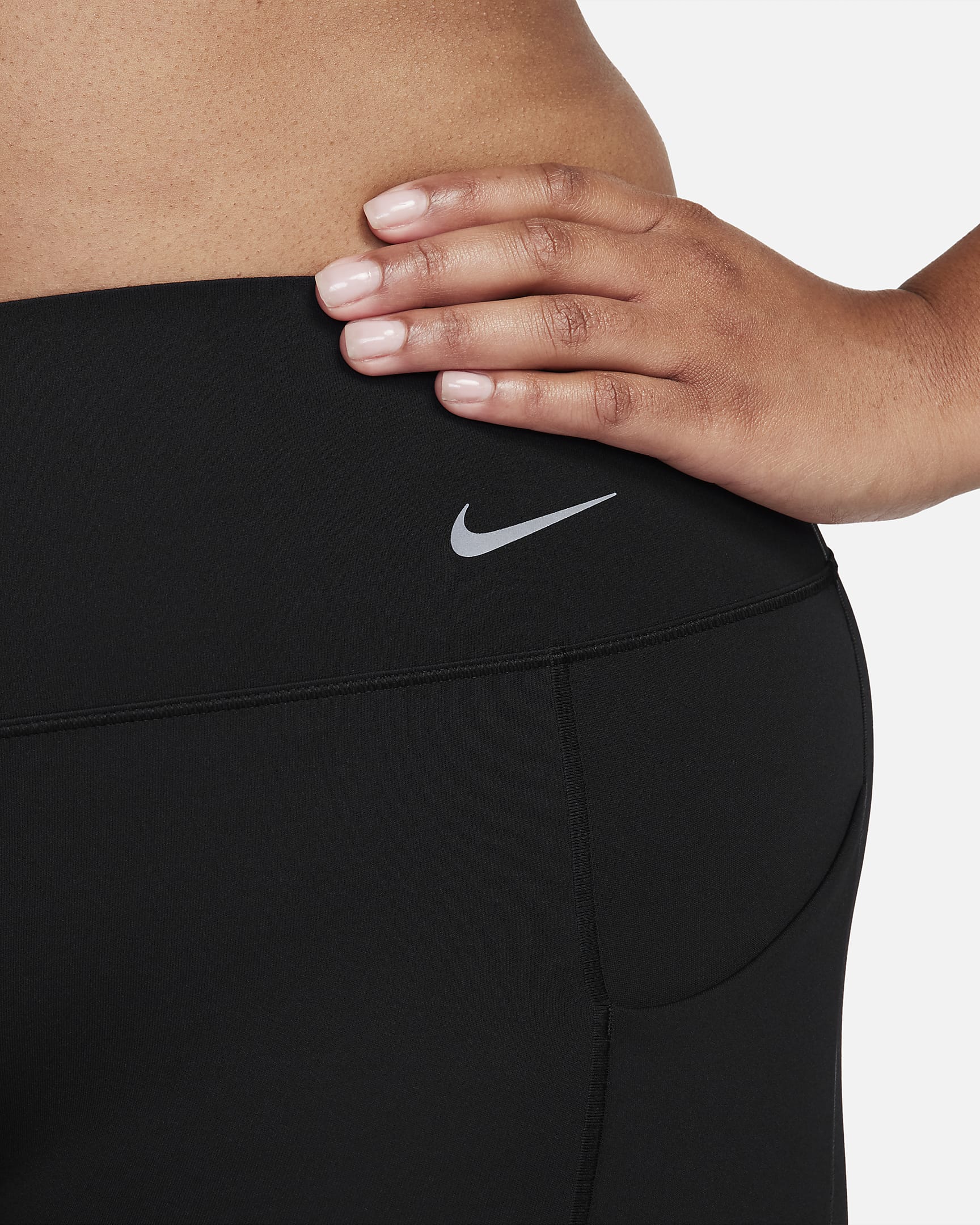 Nike Universa Women's Medium-Support Mid-Rise 7/8 Leggings with Pockets - Black/Black