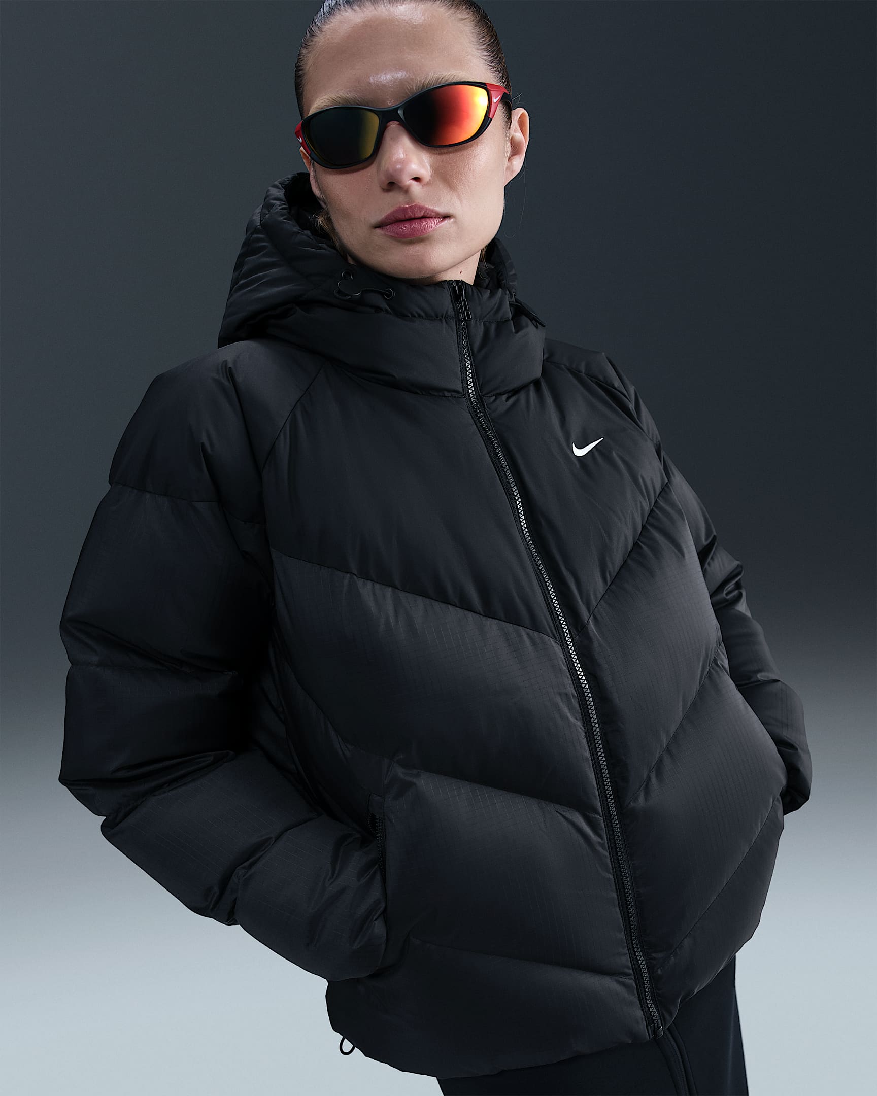 Nike Sportswear Windpuffer Jaqueta de plomes ampla amb caputxa Storm-FIT - Dona - Negre/Sail