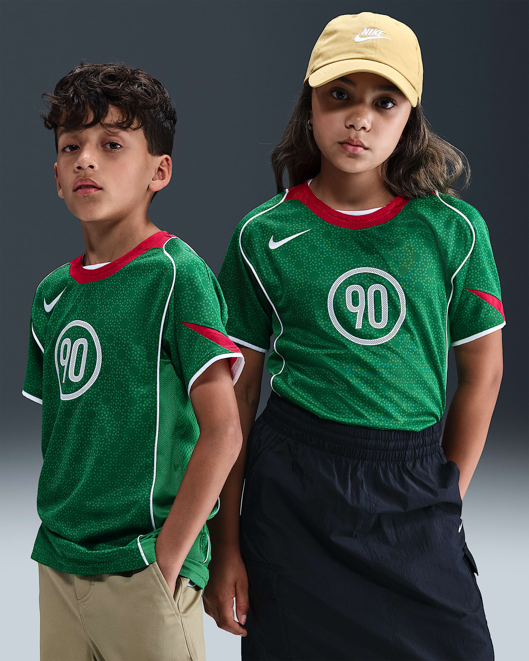 Nike Total 90 Camiseta de fútbol Dri-FIT - Niño/a - Classic Green/Sport Red/Blanco/Blanco