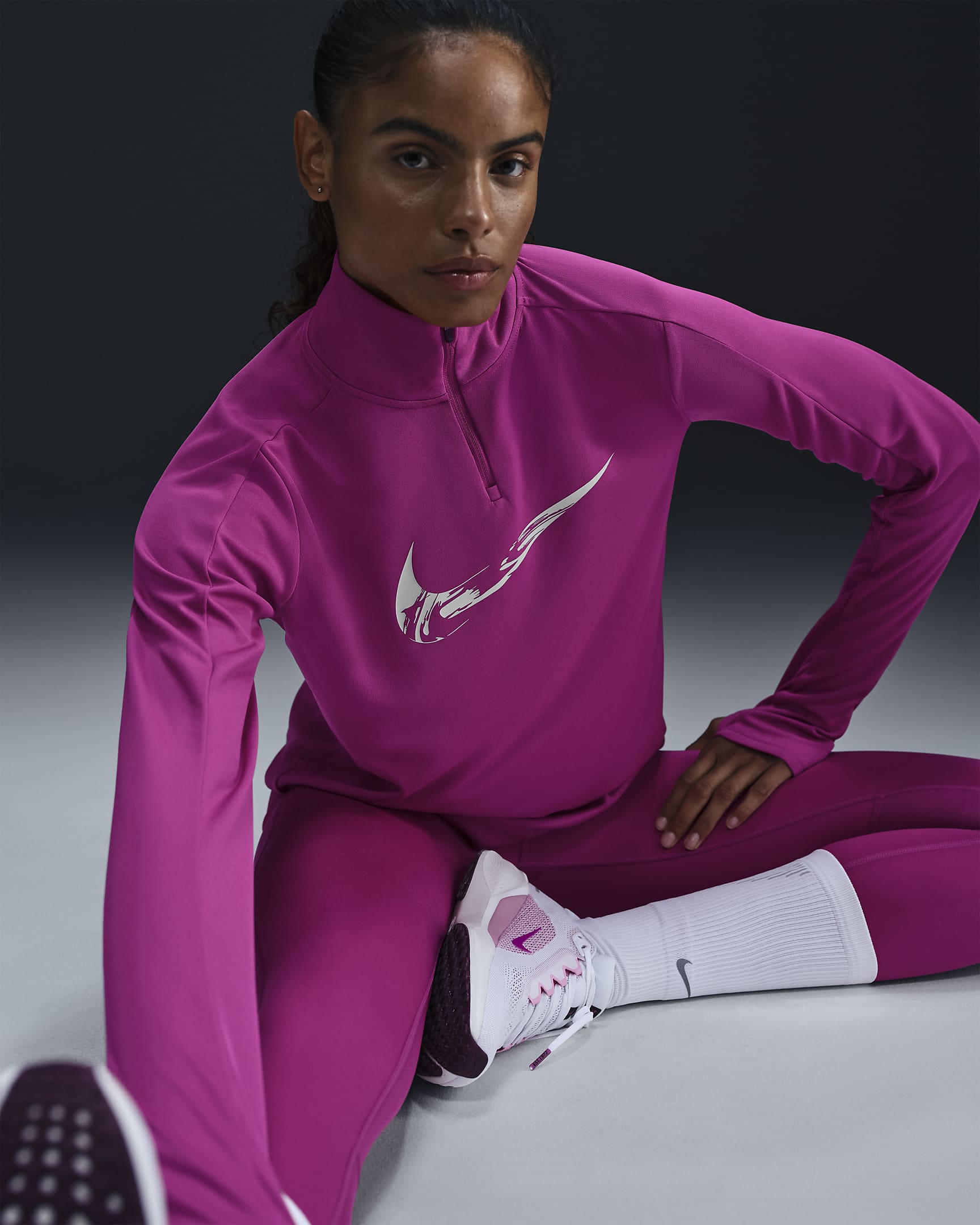 Capo midlayer da running con zip a 1/4 Dri-FIT Nike Swoosh – Donna - Hot Fuchsia/Light Wild Mango