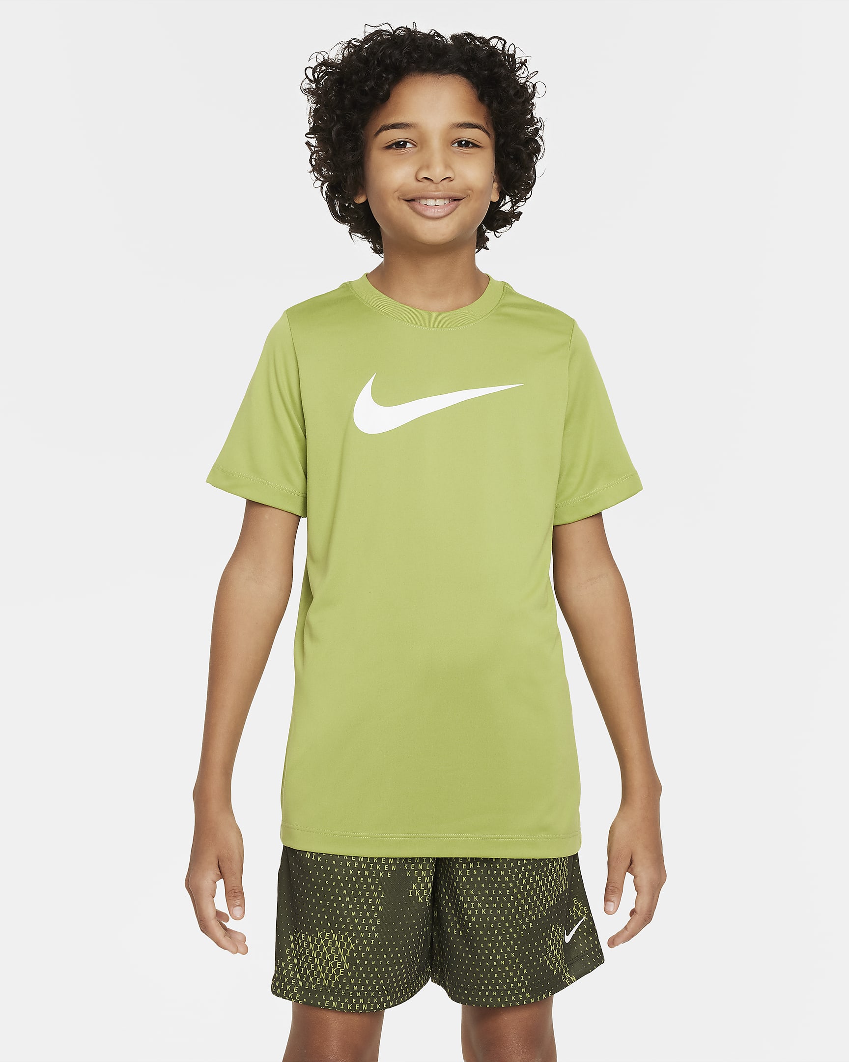 Playera para niño talla grande Nike Dri-FIT Legend. Nike.com