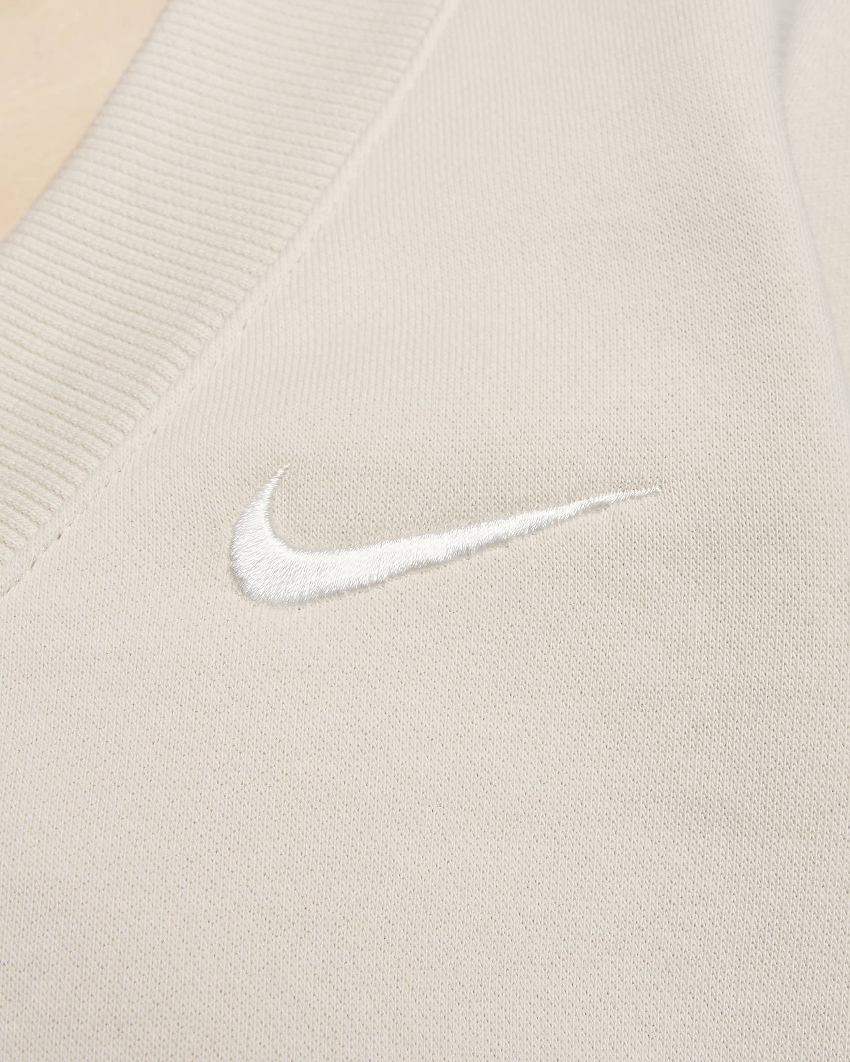 V-ringad, kort tröja Nike Sportswear Phoenix Fleece för kvinnor - Light Orewood Brown/Sail