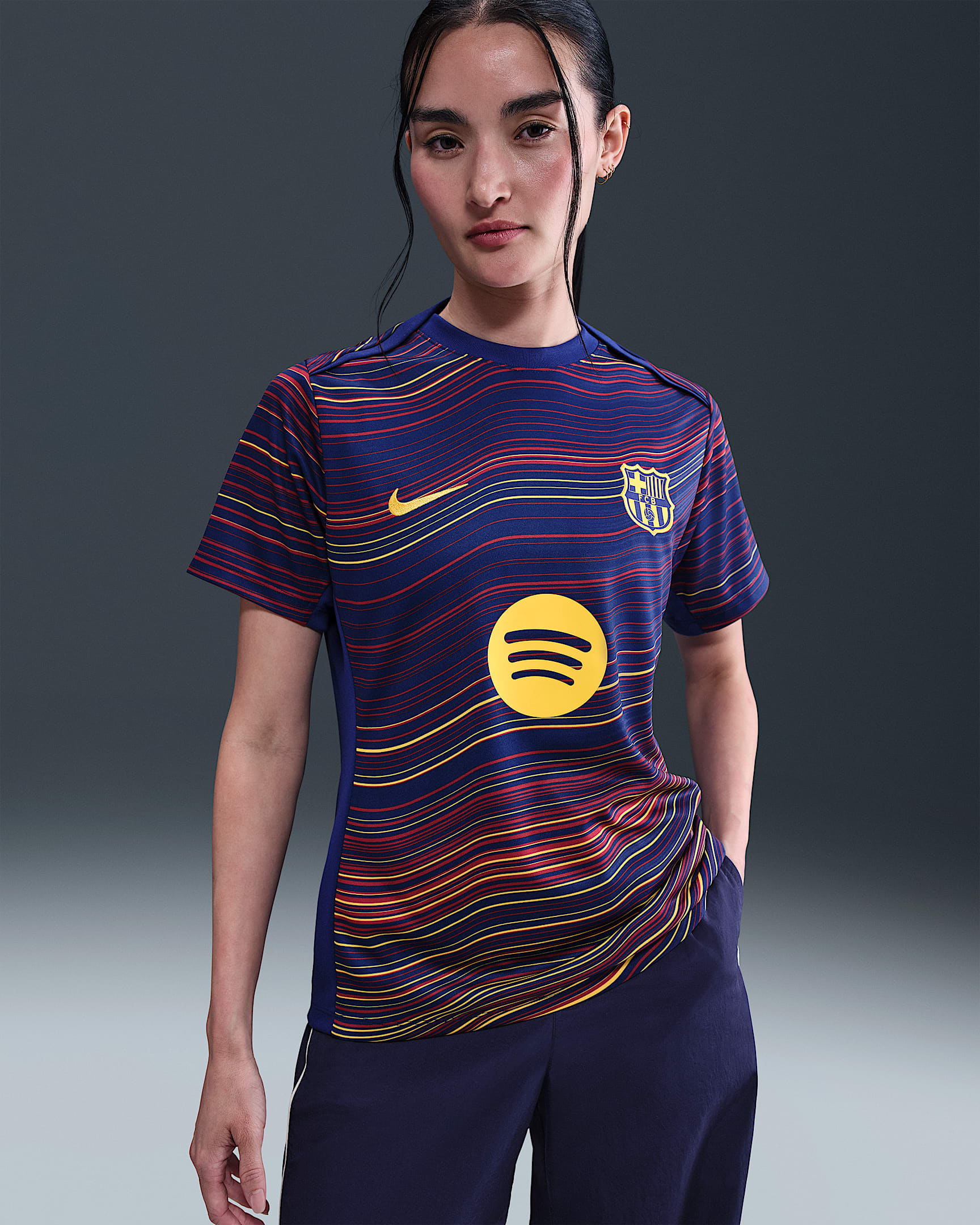 FC Barcelona Academy Pro (hjemmedrakt) Nike Dri-FIT kortermet fotballtrøye for oppvarming til dame - Deep Royal Blue/Deep Royal Blue/Noble Red/Midwest Gold