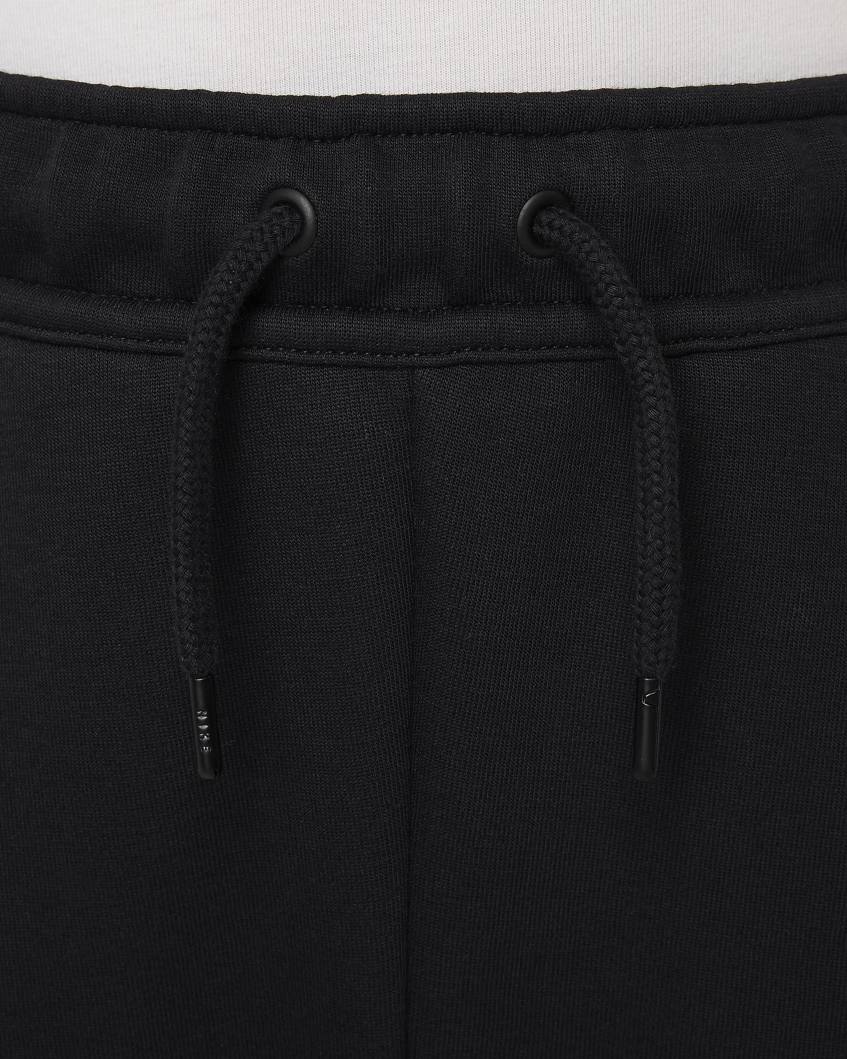 Liverpool F.C. Tech Fleece Older Kids' (Boys') Nike Football Pants - Black/Black/Gym Red