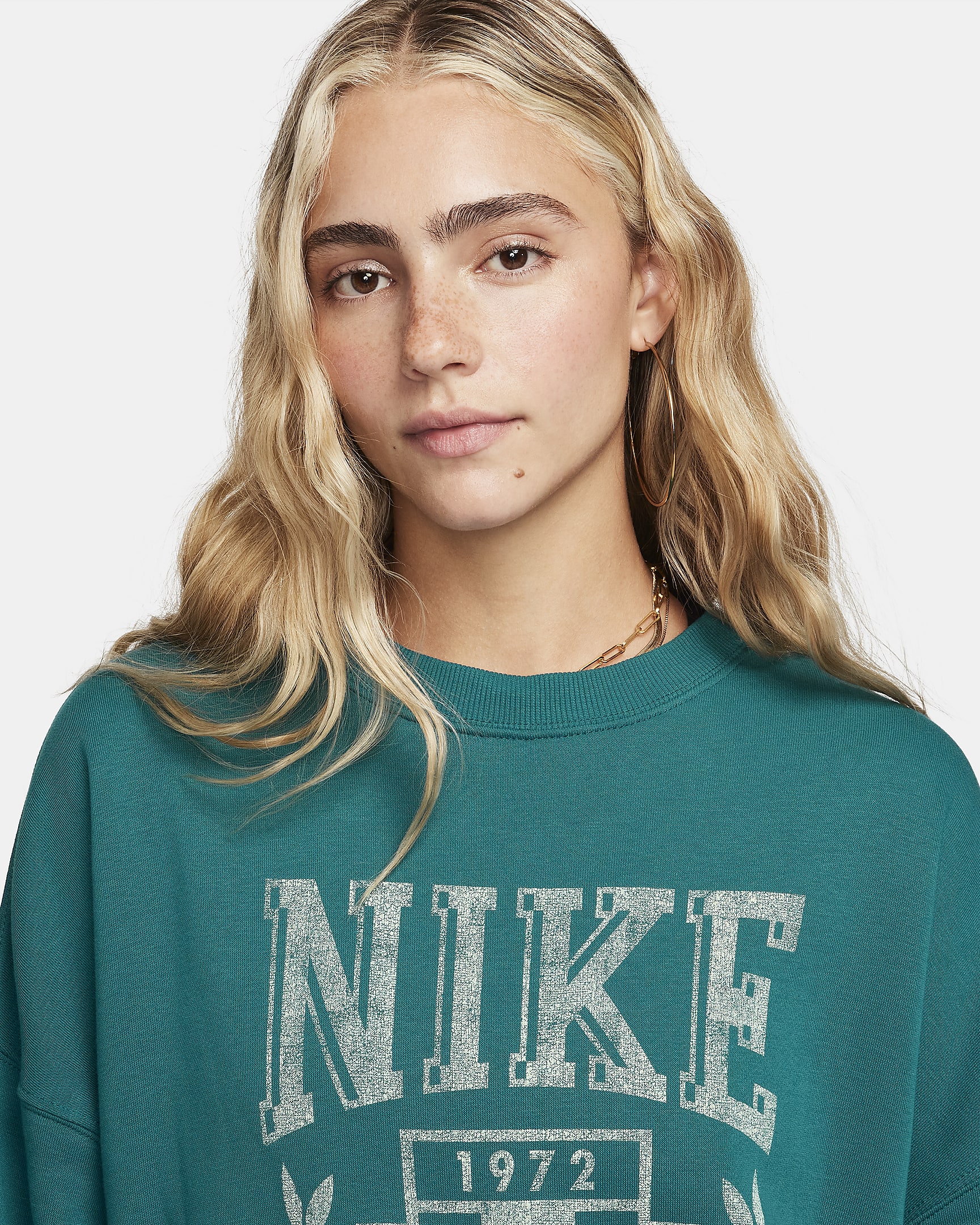 Nike Sportswear Women's Oversized Fleece Crew-Neck Sweatshirt. Nike SE