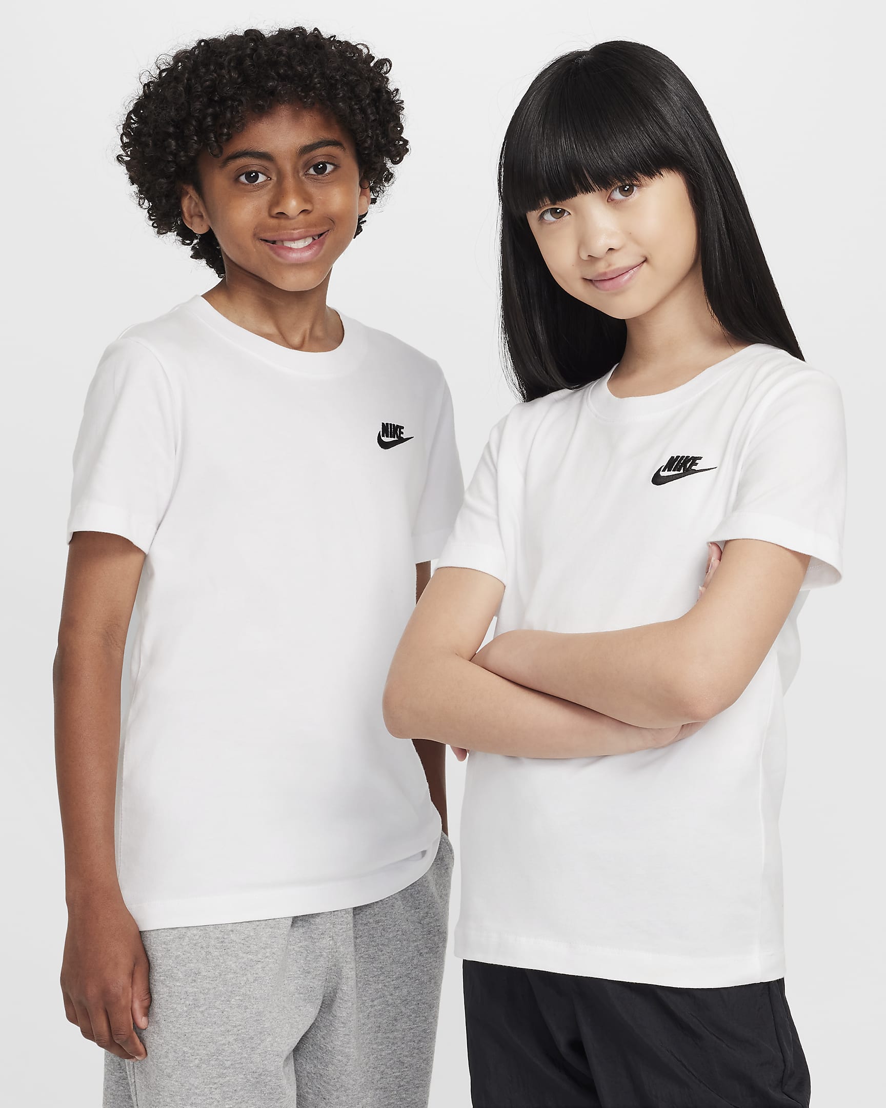 Playera para niños talla grande Nike Sportswear - Blanco