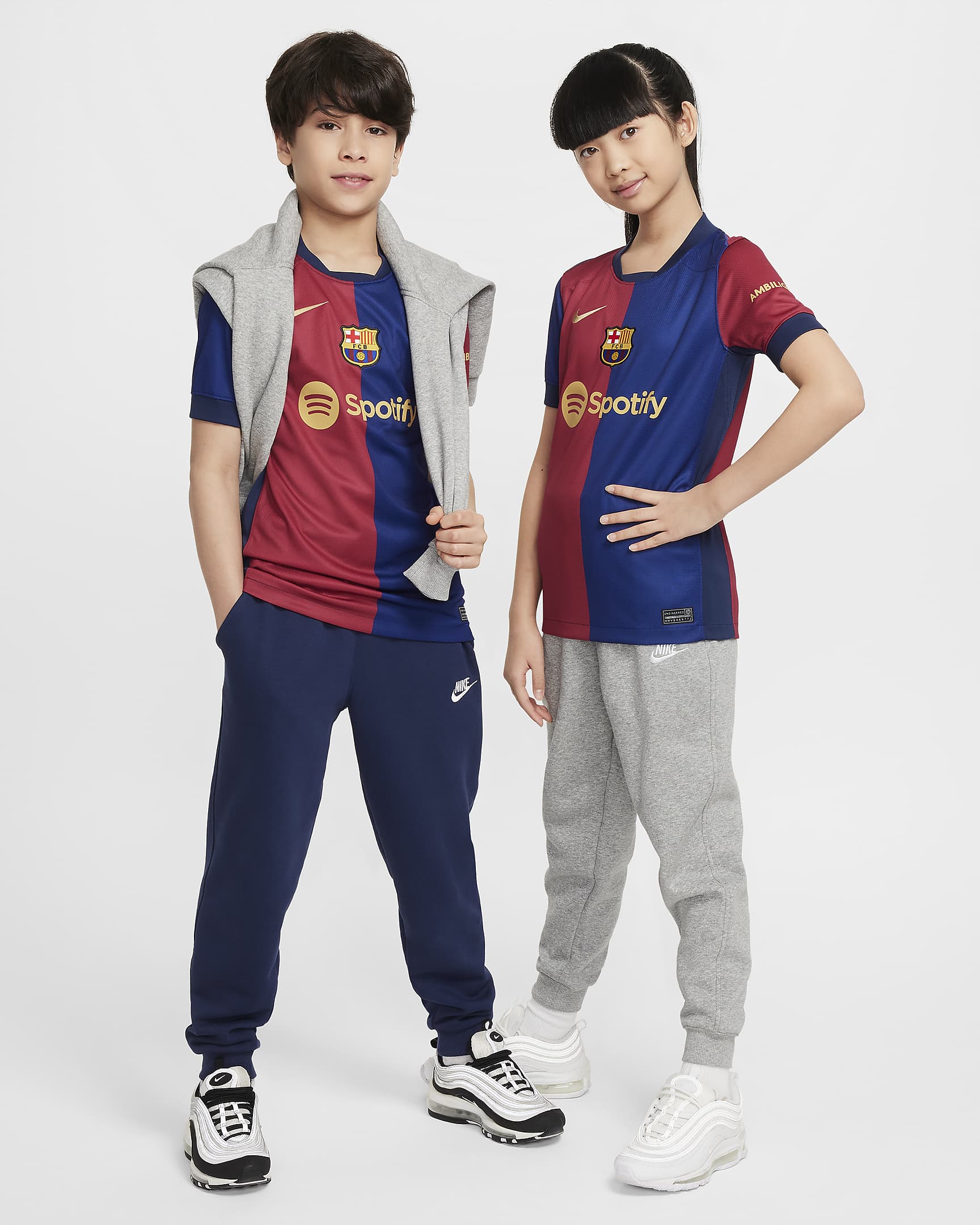 FC Barcelona 2024/25 Stadium Home Nike Replika-Fußballtrikot mit Dri-FIT-Technologie (ältere Kinder) - Deep Royal Blue/Noble Red/Midnight Navy/Club Gold