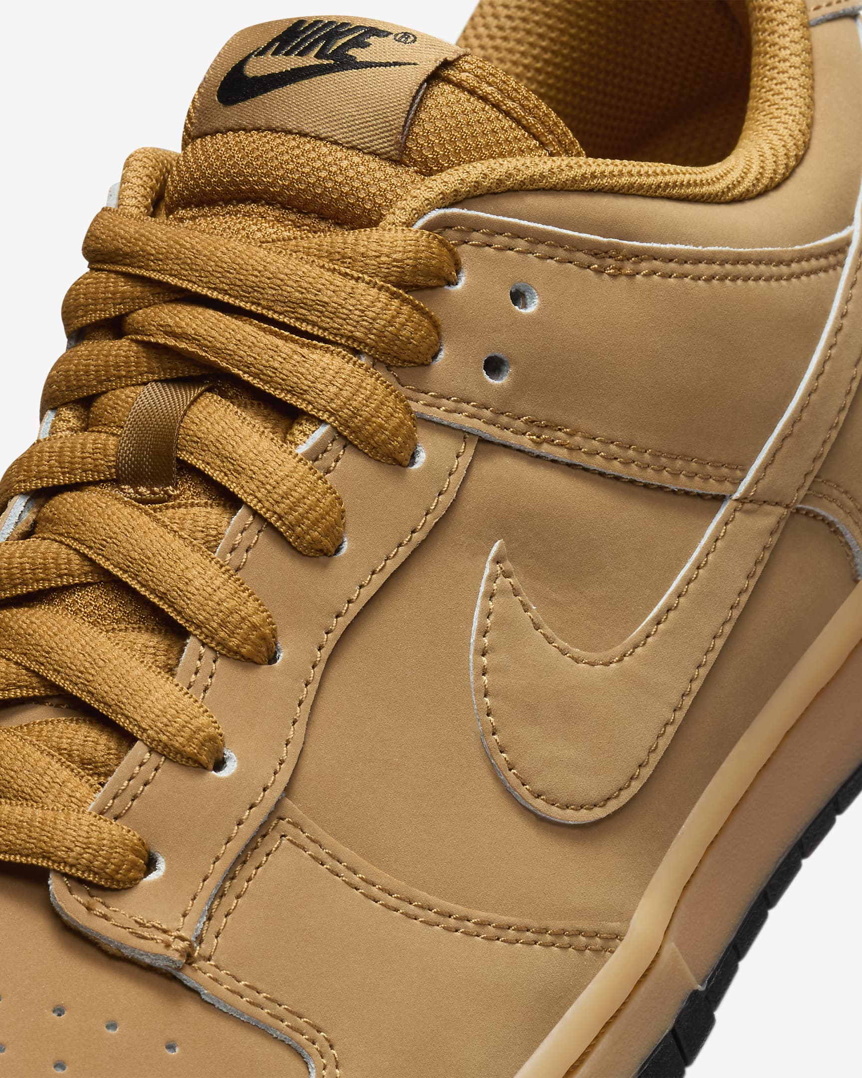 Nike Dunk Low Retro SE Men's Shoes - Wheat/Gum Yellow/Black/Wheat