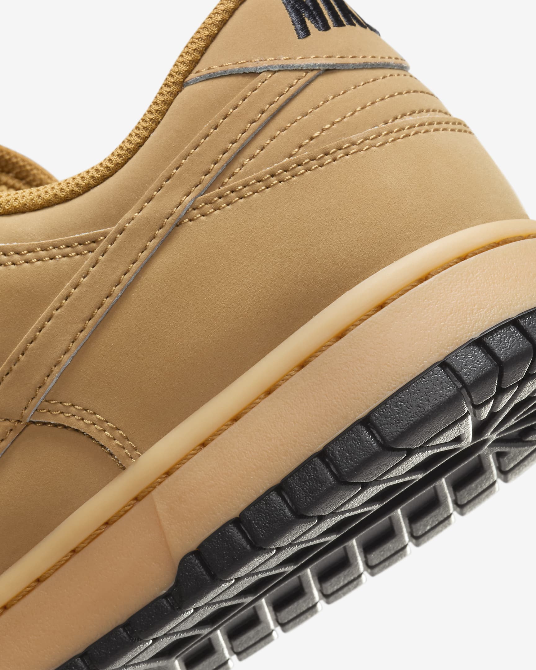 Nike Dunk Low Retro SE Men's Shoes - Wheat/Gum Yellow/Black/Wheat