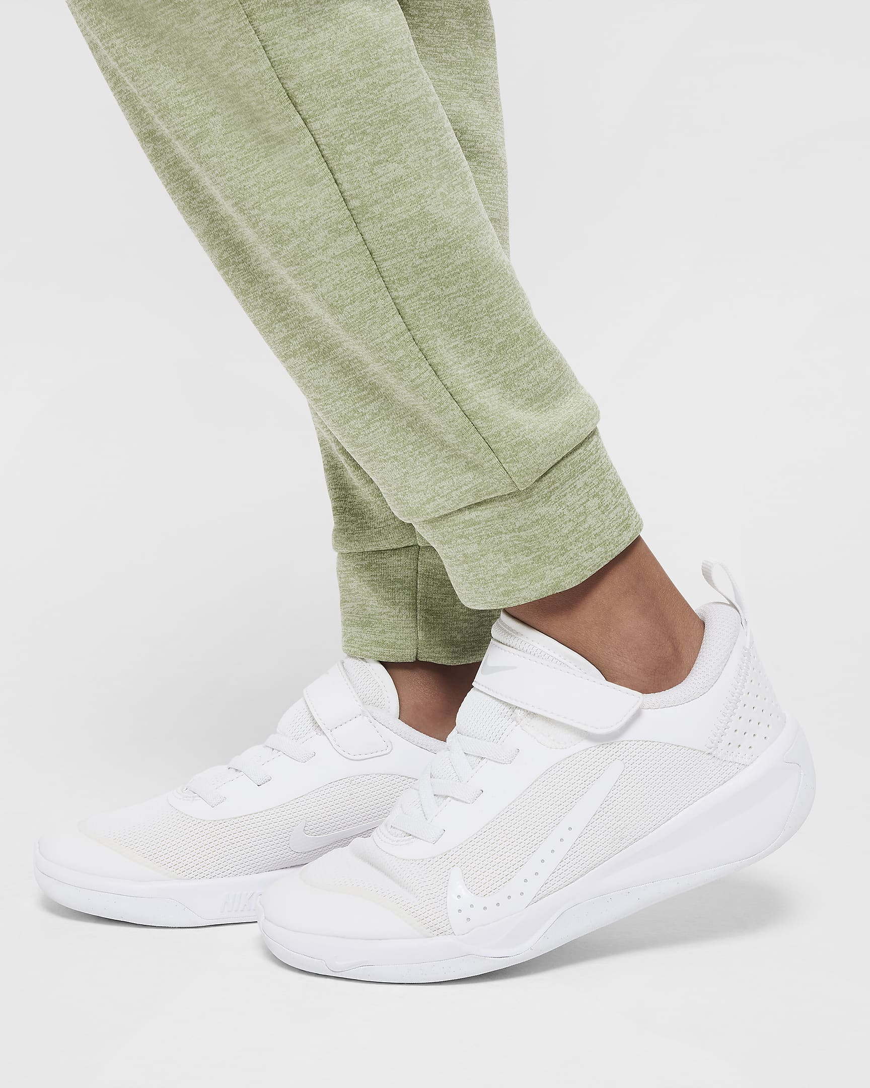 Nike Multi Stain Repel Older Kids' Therma-FIT Joggers - Oil Green/Olive Aura/Heather/White