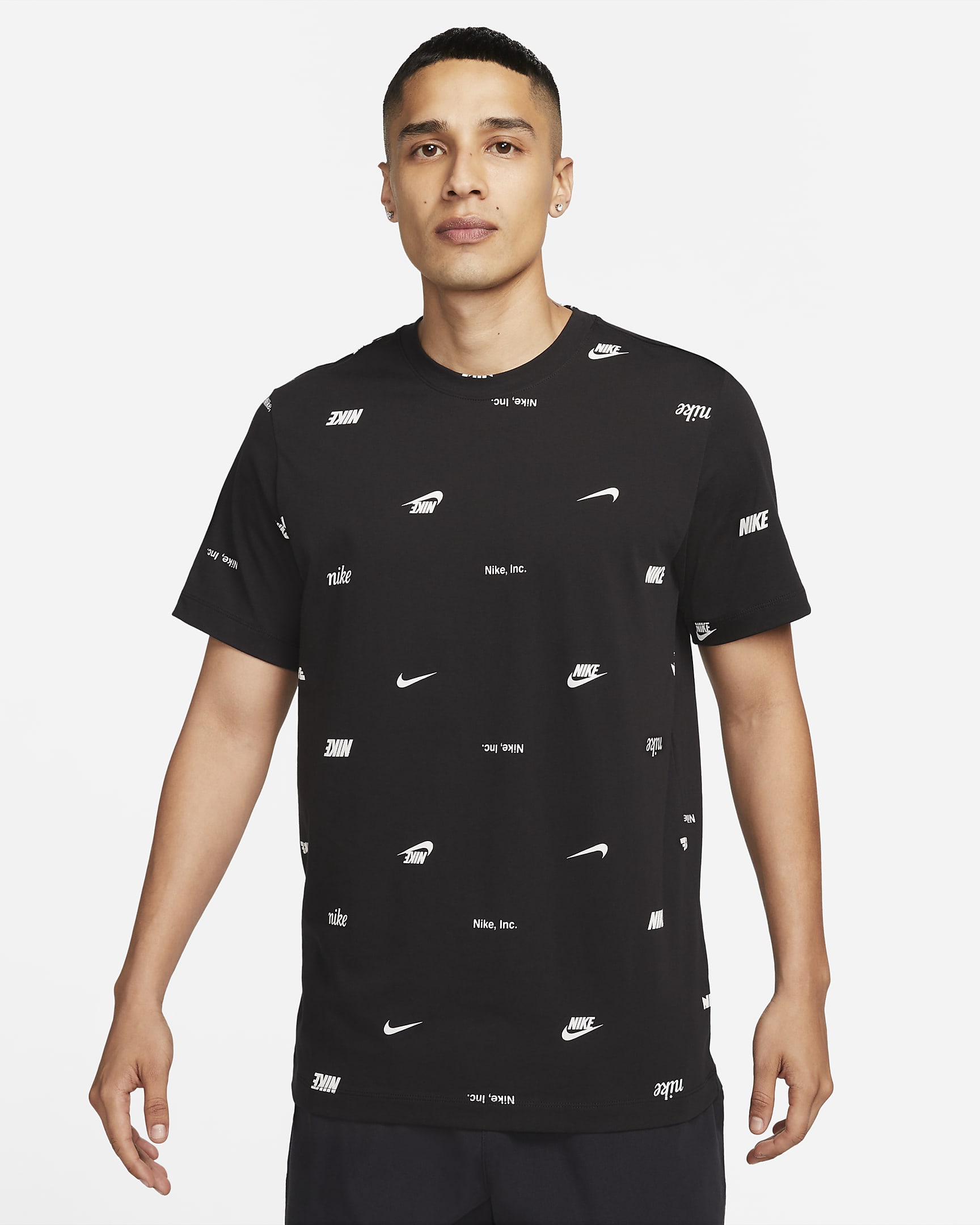 Playera con estampado en toda la prenda para hombre Nike Club - Negro