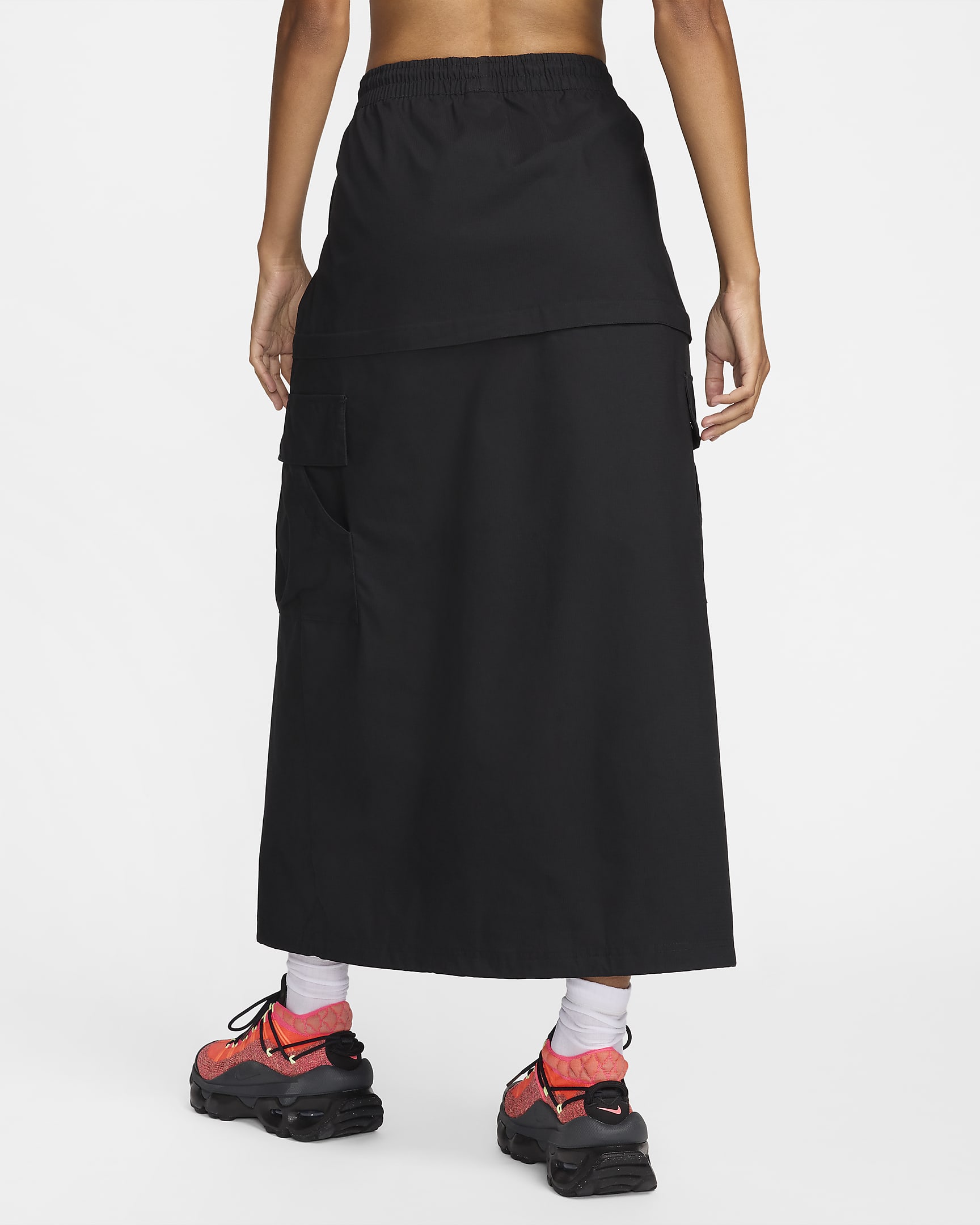 Nike Sportswear Essential gewebter Cargo-Midirock mit mittelhohem Bund (Damen) - Schwarz/Weiß