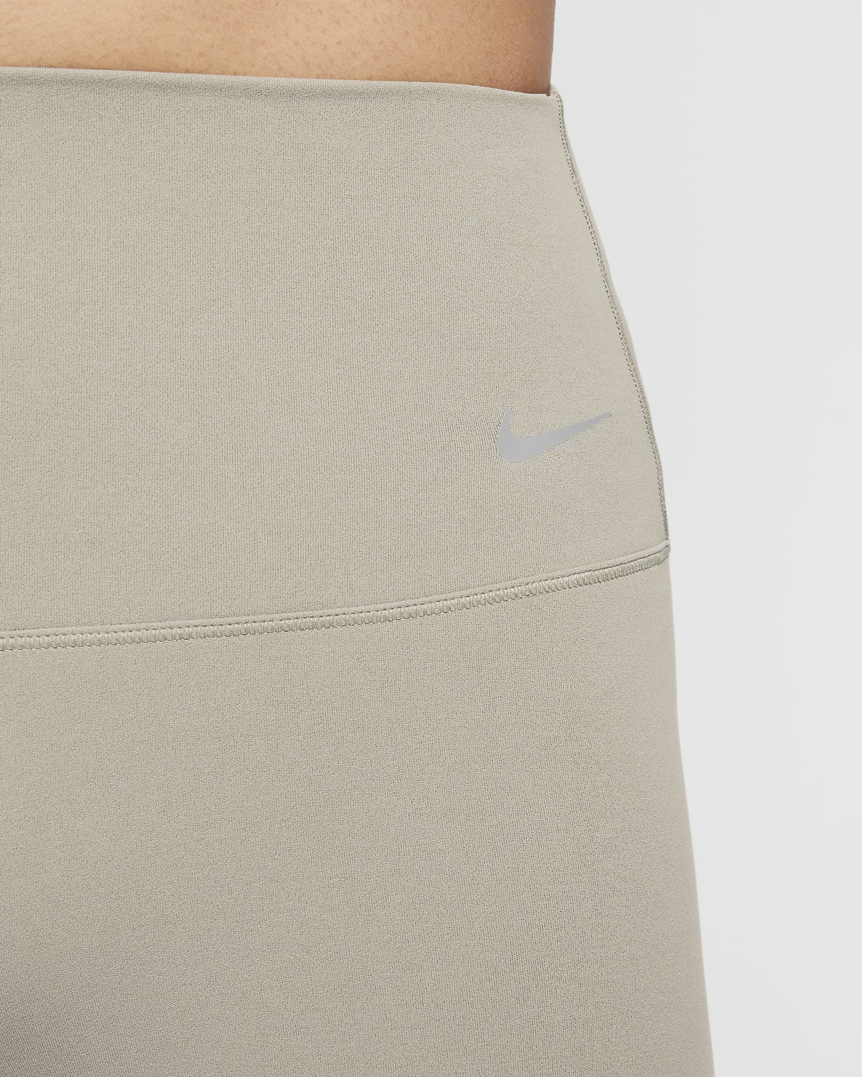 Shorts de ciclismo de cintura alta de 13 cm con sujeción suave para mujer Nike Zenvy - Militar claro/Negro