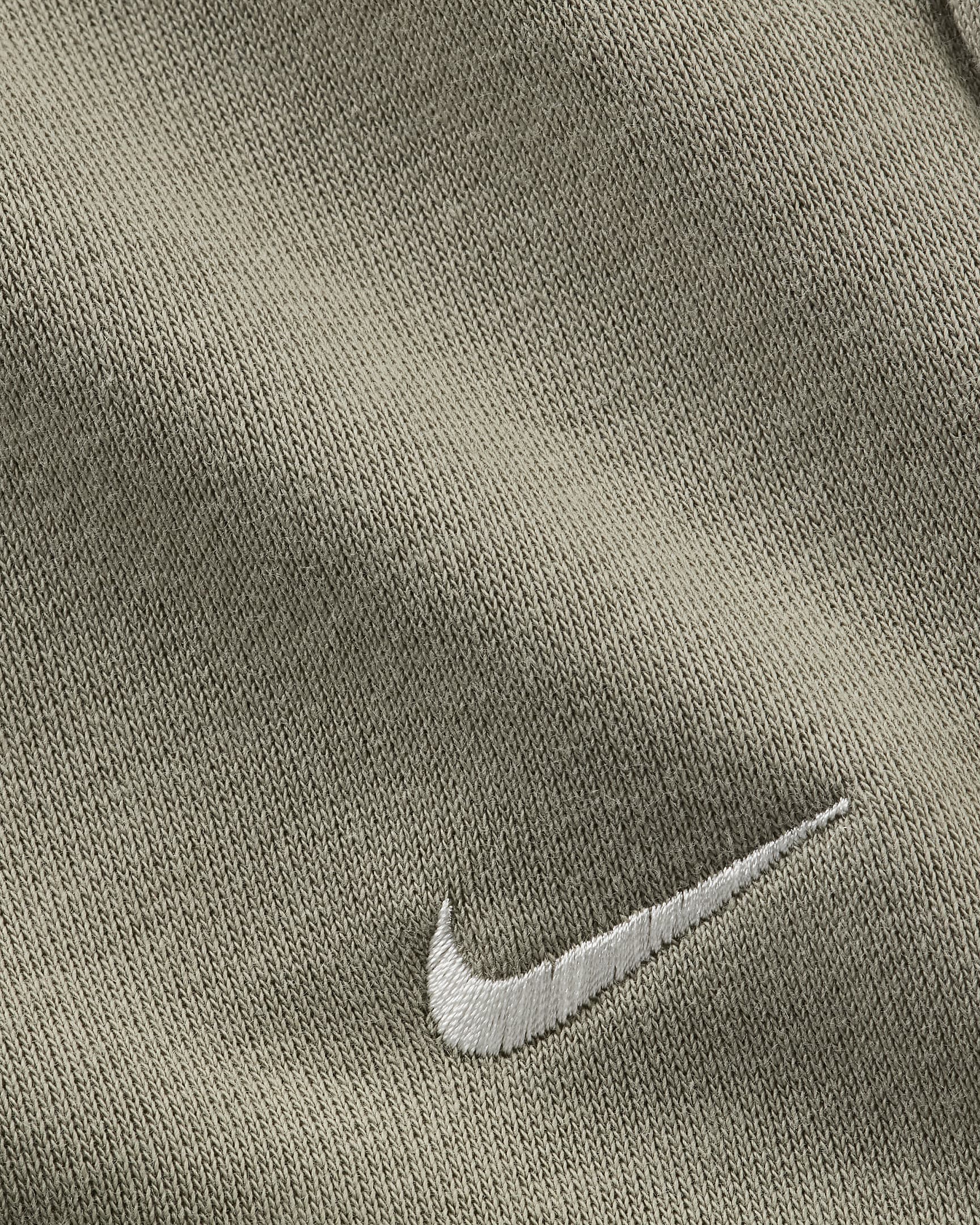 Nike Sportswear Chill Terry Pantalón corto de tejido French terry de talle medio de 10 cm - Mujer - Light Army/Sail