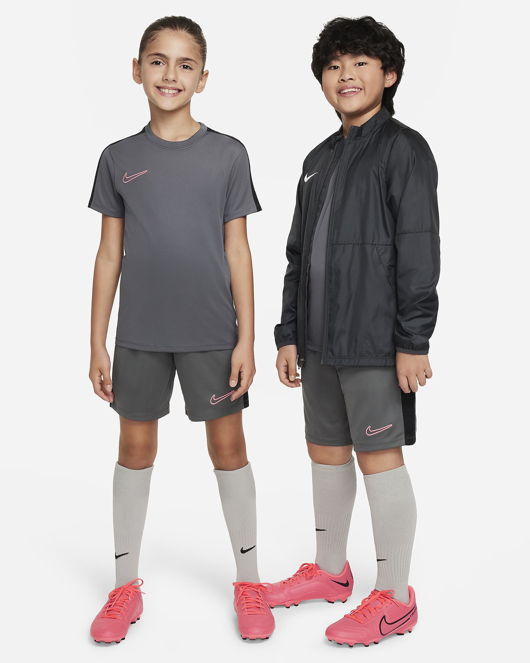 Shorts de fútbol para niños Nike Dri-FIT Academy23 - Gris hierro/Negro/Puesta de sol pulso