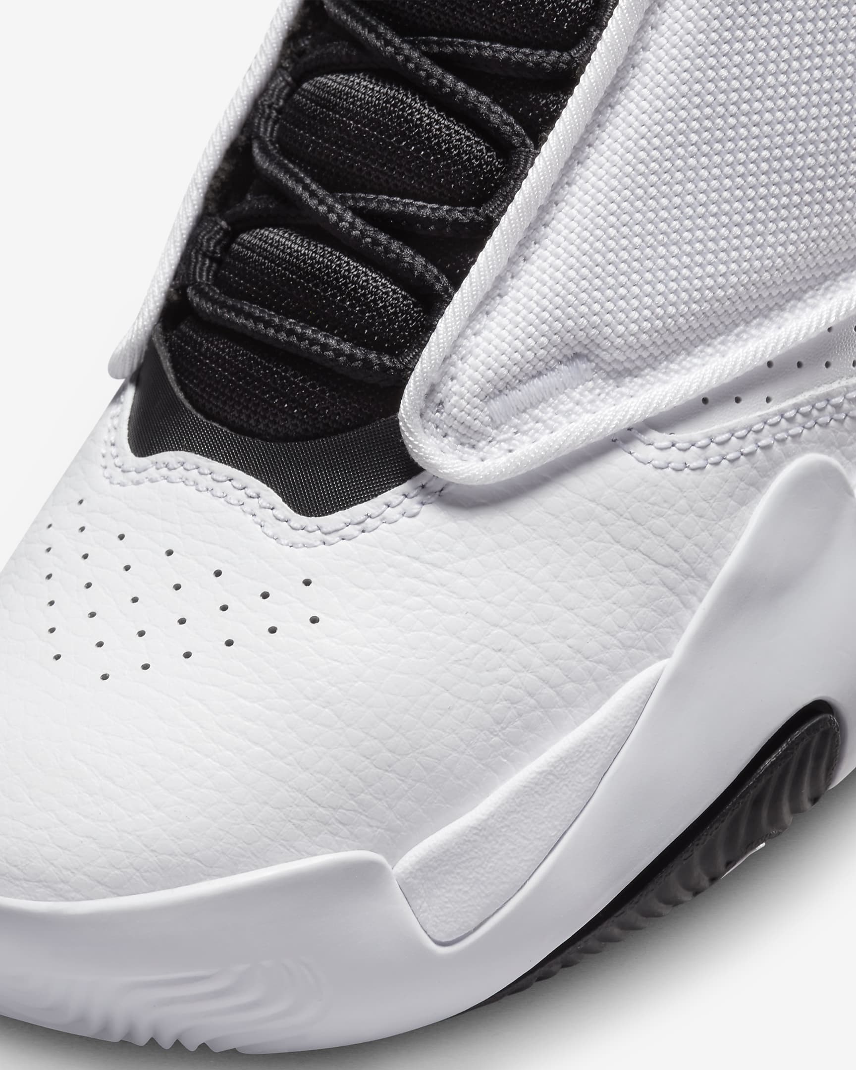 Jordan Max Aura 4 Older Kids' Shoes. Nike ID