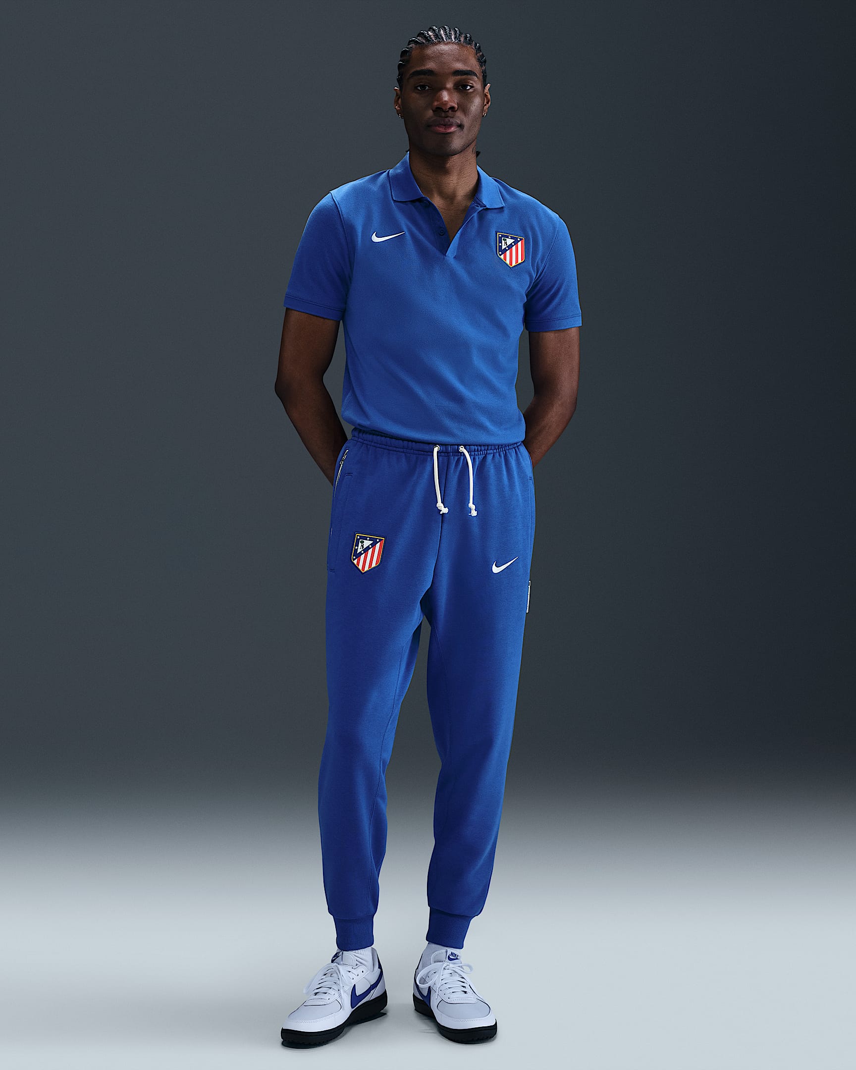 Atlético Madrid Standard Issue Nike Fußballhose mit schmal zulaufender Passform und Dri-FIT-Technologie (Herren) - Game Royal/Weiß