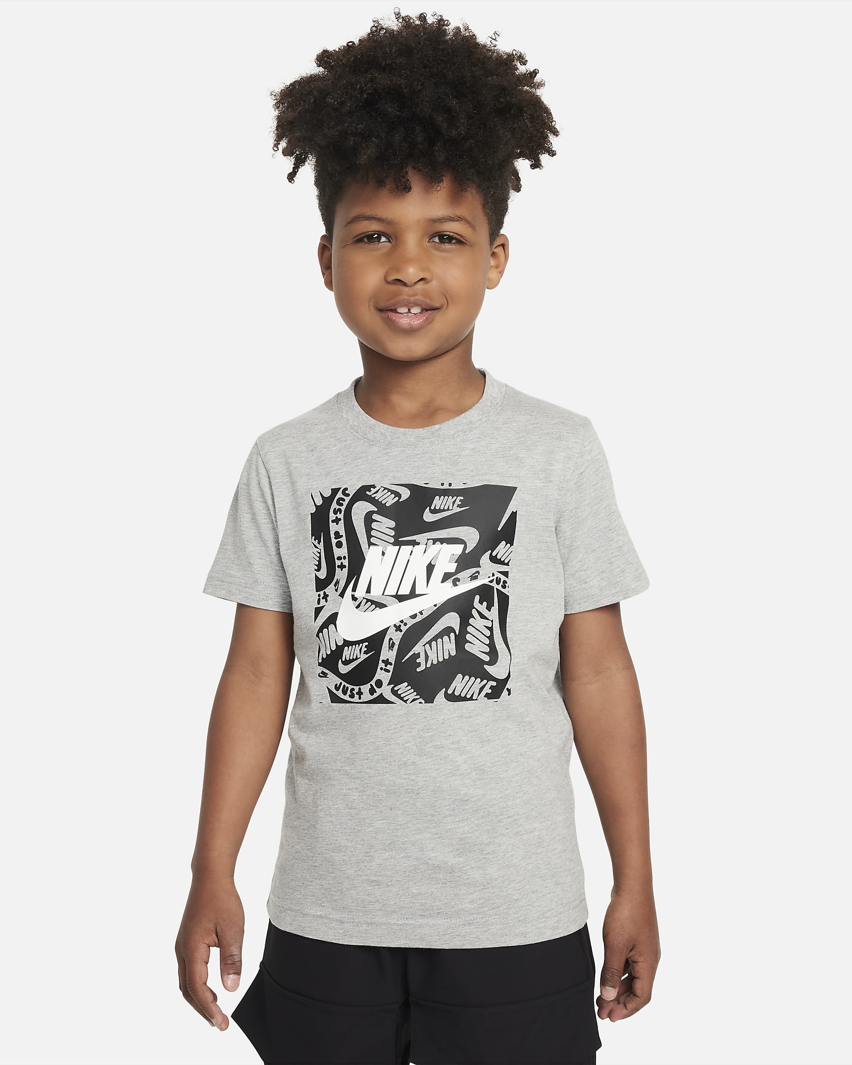 Nike Brandmark Square Basic Tee Younger Kids' T-Shirt. Nike UK