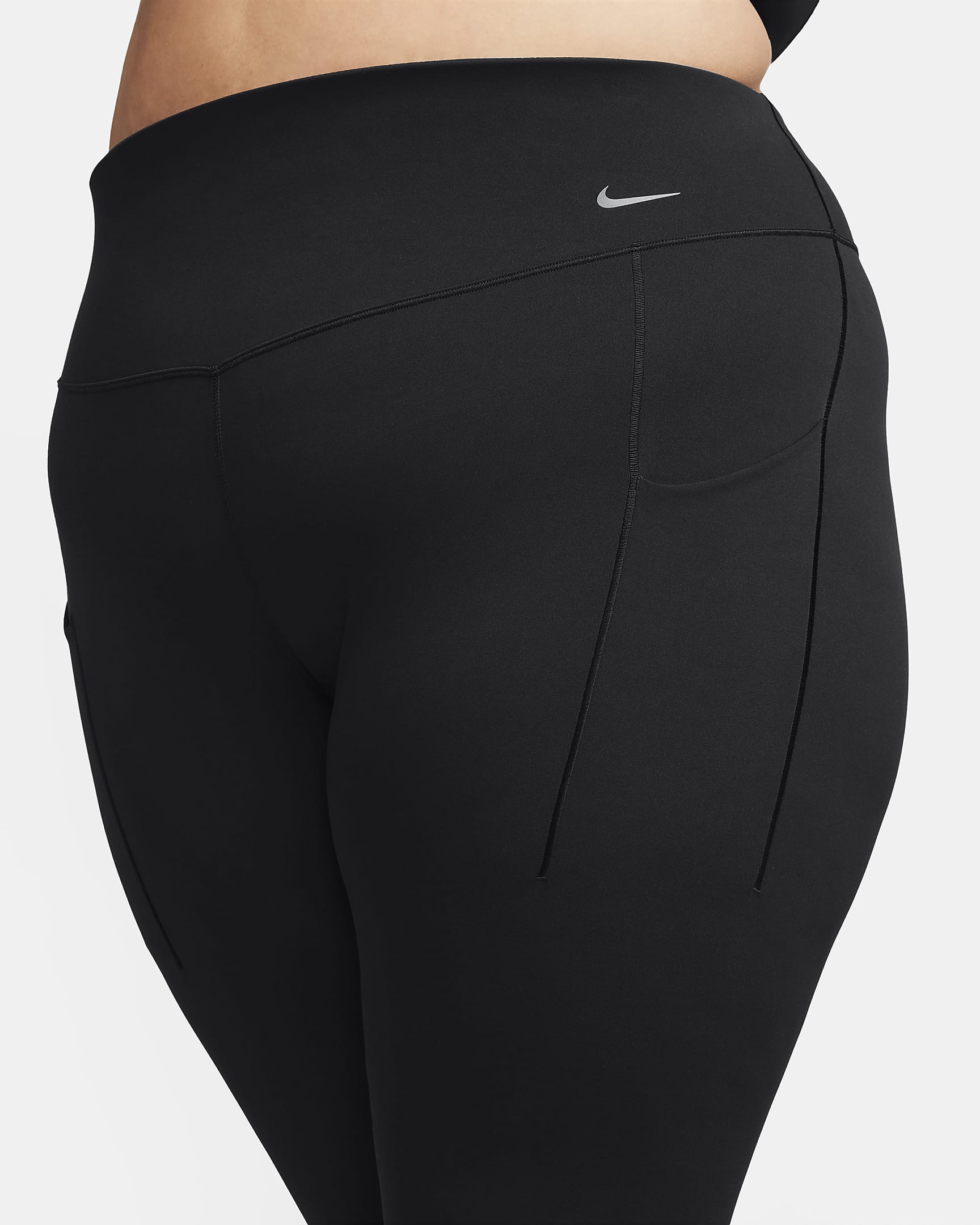 Leggings cortos de cintura alta y soporte medio con bolsillos para mujer (talla grande) Nike Universa - Negro/Negro