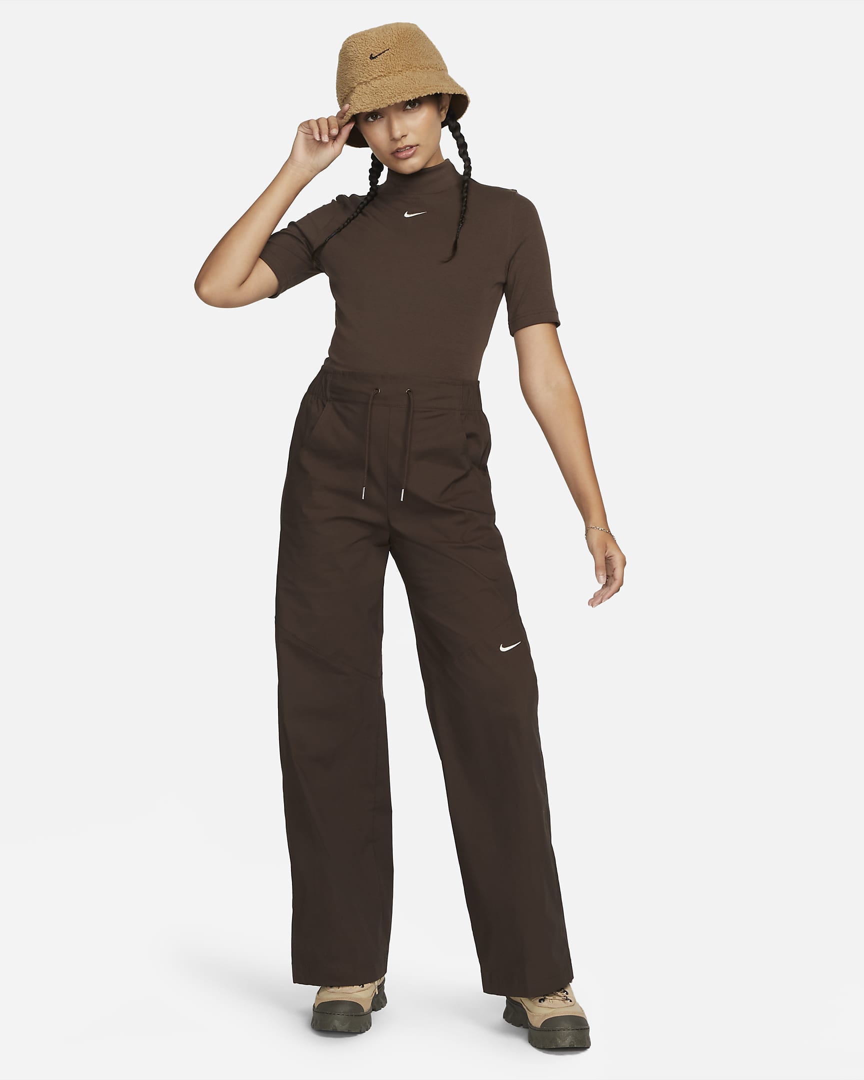 Nike Sportswear Essentials Women's Woven High-Rise Trousers. Nike UK